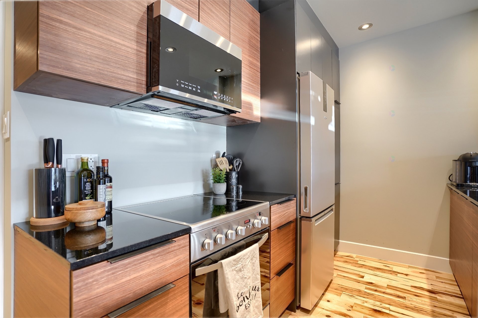 









6322


Av. des Érables

, 3,
Montréal (Rosemont/La Petite-Patrie),




QC
H2G2M8

