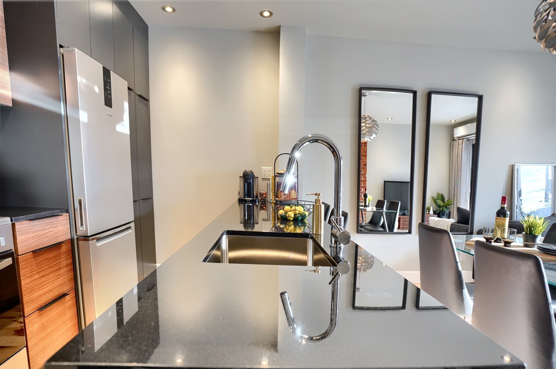 









6322


Av. des Érables

, 3,
Montréal (Rosemont/La Petite-Patrie),




QC
H2G2M8

