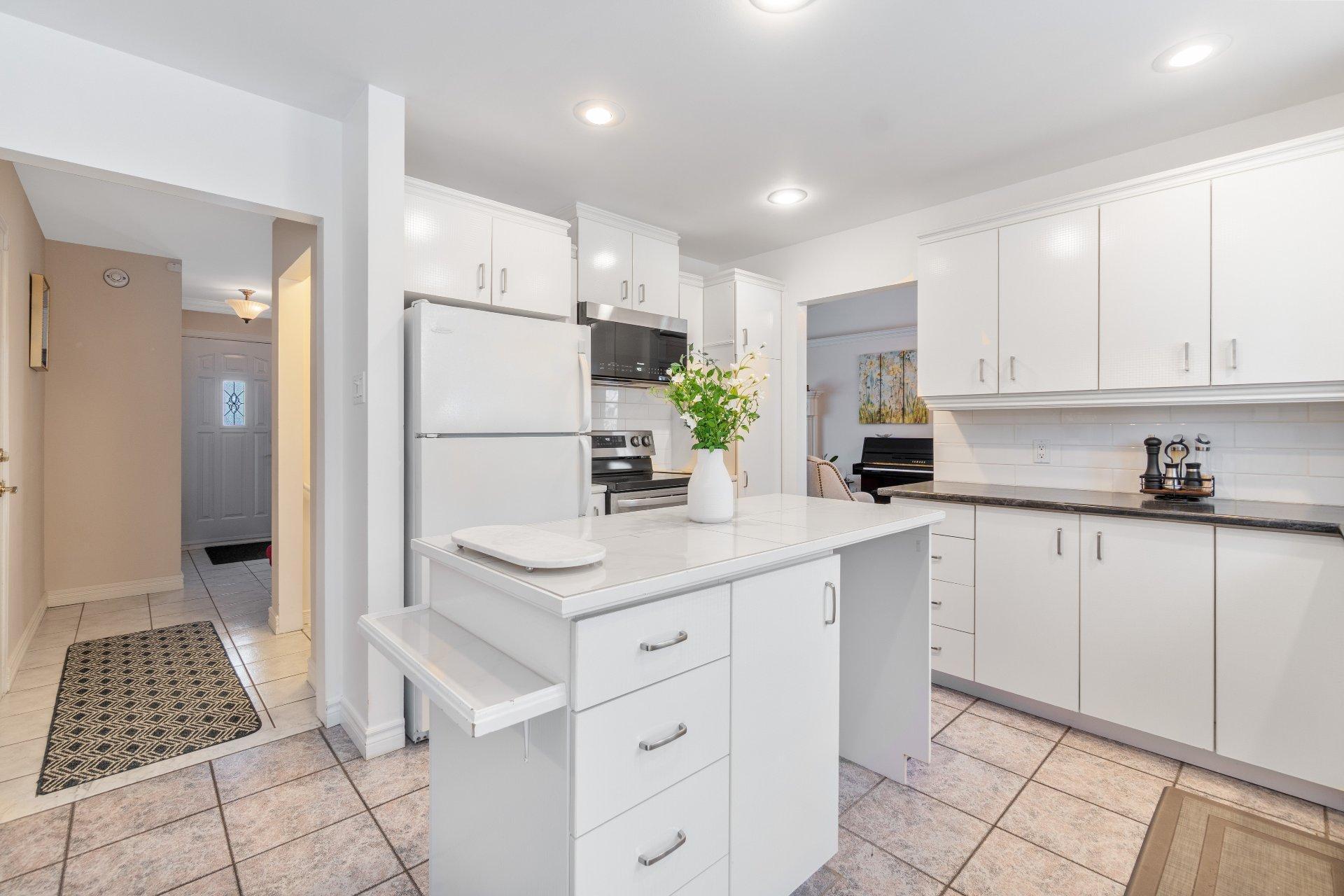 









2688


Rue des Mélèzes

,
Sherbrooke (Fleurimont),




QC
J1G4X9

