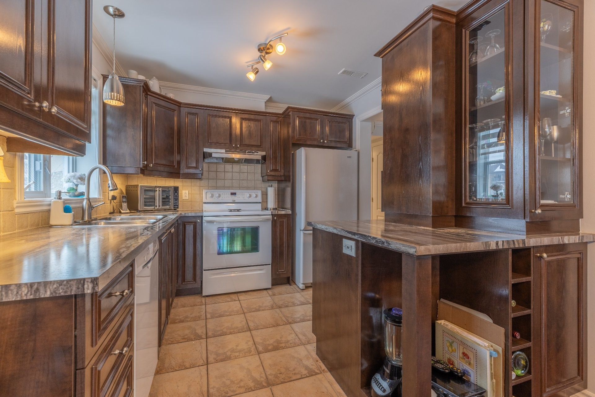 









550


Av. Forest

, 3,
Pincourt,




QC
J7W0K2

