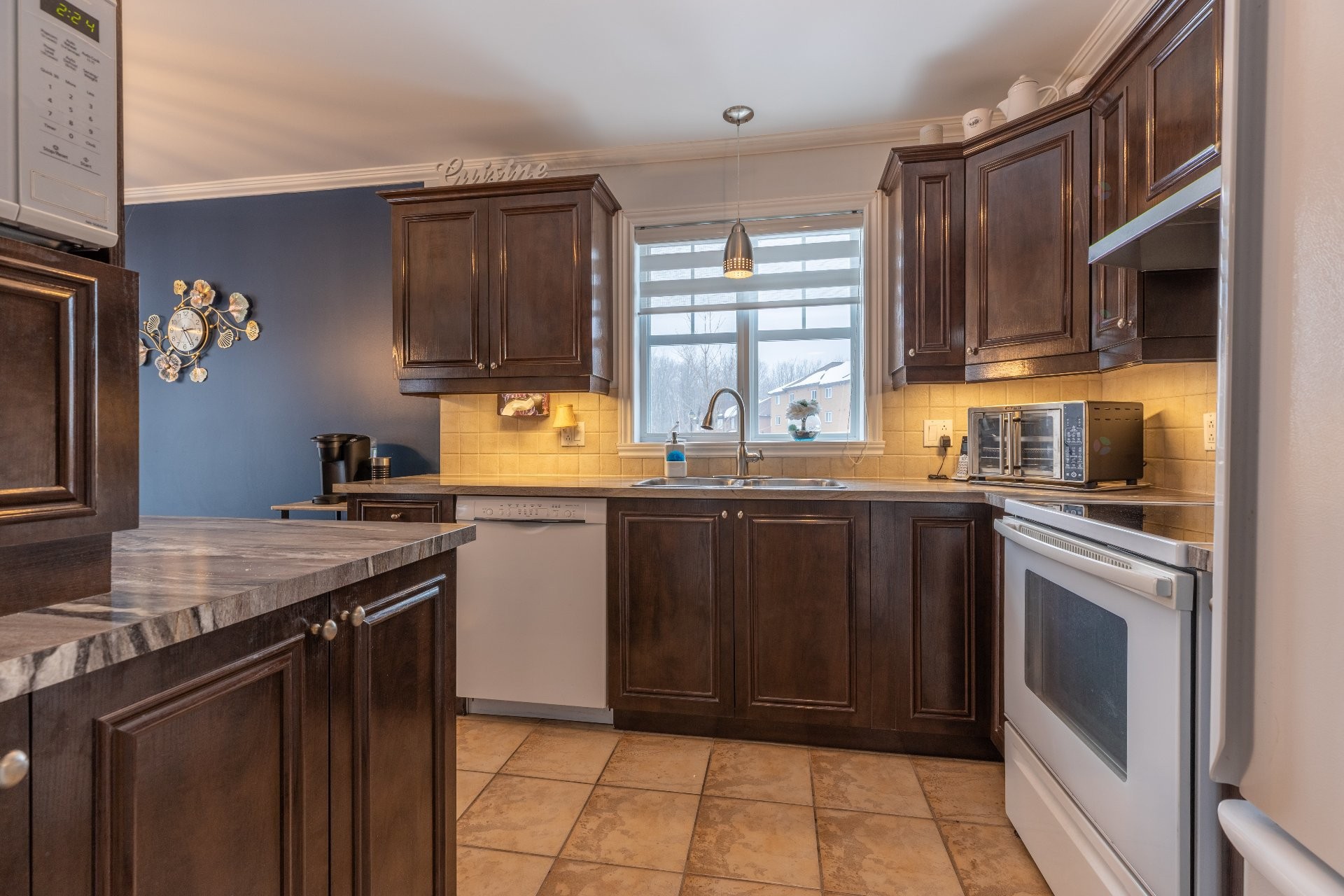 









550


Av. Forest

, 3,
Pincourt,




QC
J7W0K2

