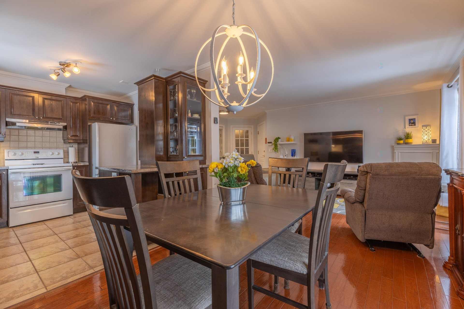 









550


Av. Forest

, 3,
Pincourt,




QC
J7W0K2

