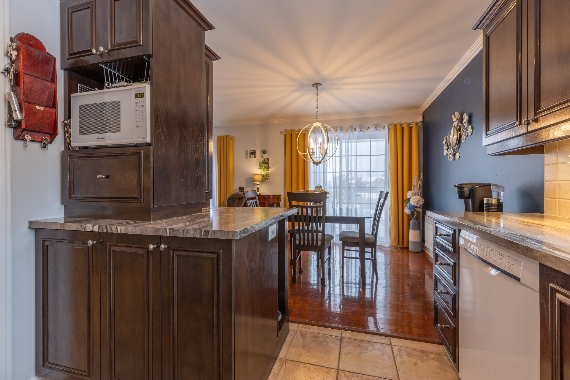 









550


Av. Forest

, 3,
Pincourt,




QC
J7W0K2

