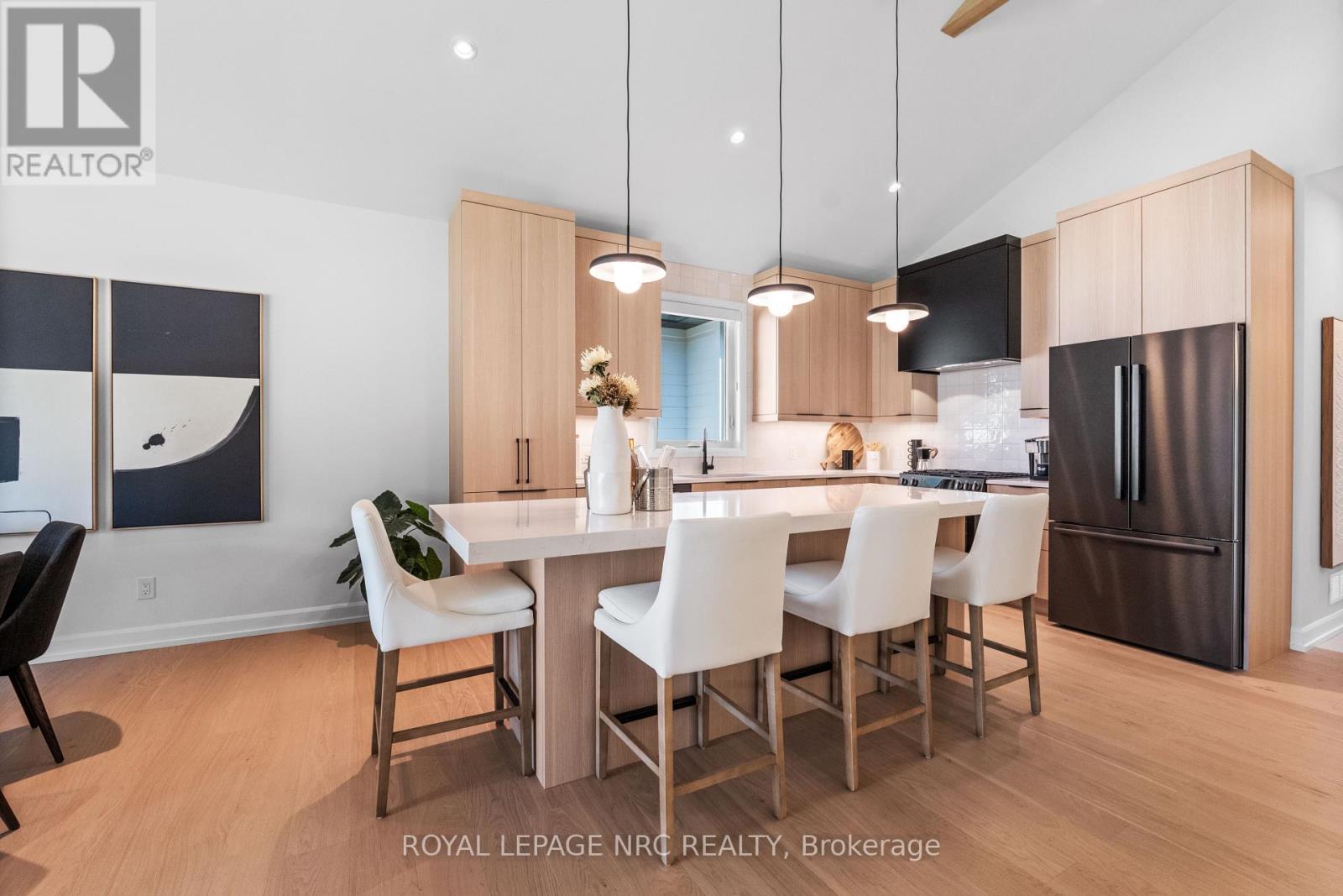 












4 PAGE STREET

,
Pelham (Fonthill),




Ontario
L3E0X3

