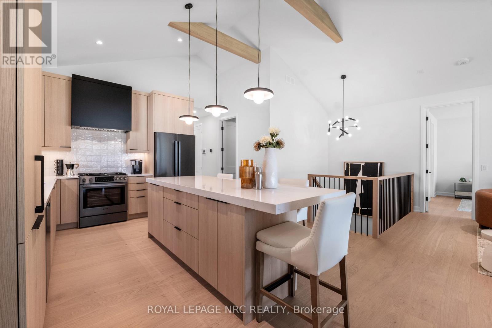 












4 PAGE STREET

,
Pelham (Fonthill),




Ontario
L3E0X3

