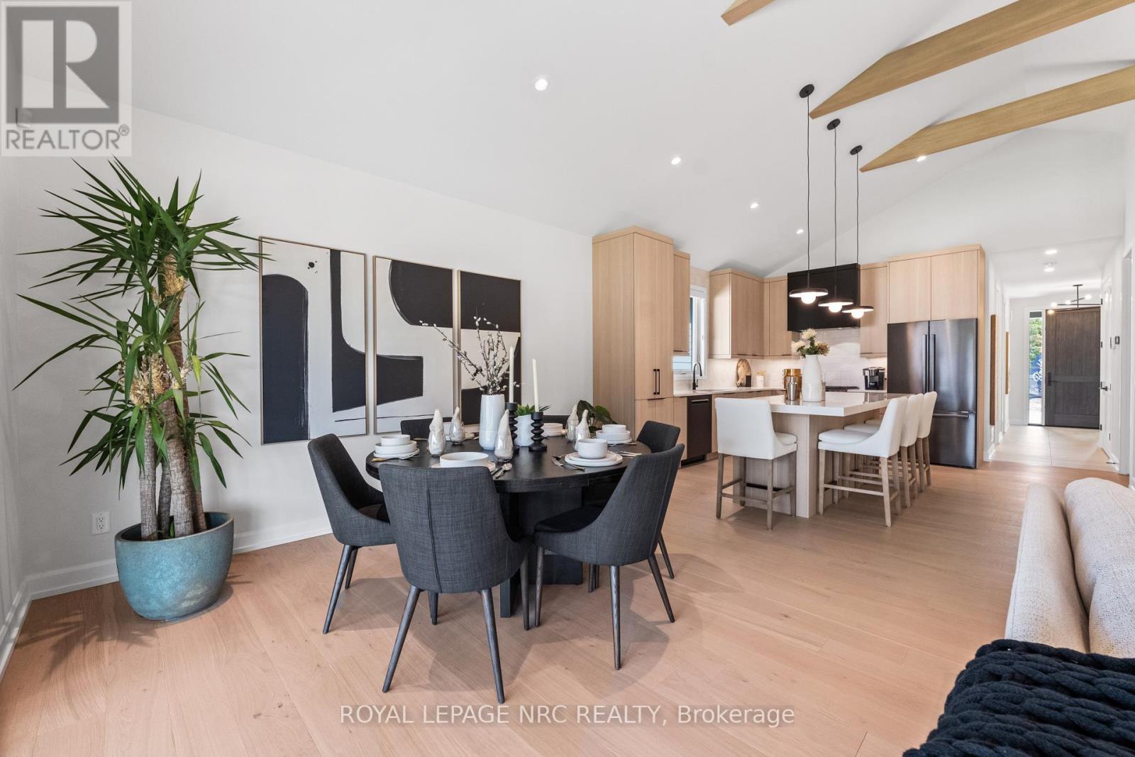 












4 PAGE STREET

,
Pelham (Fonthill),




Ontario
L3E0X3

