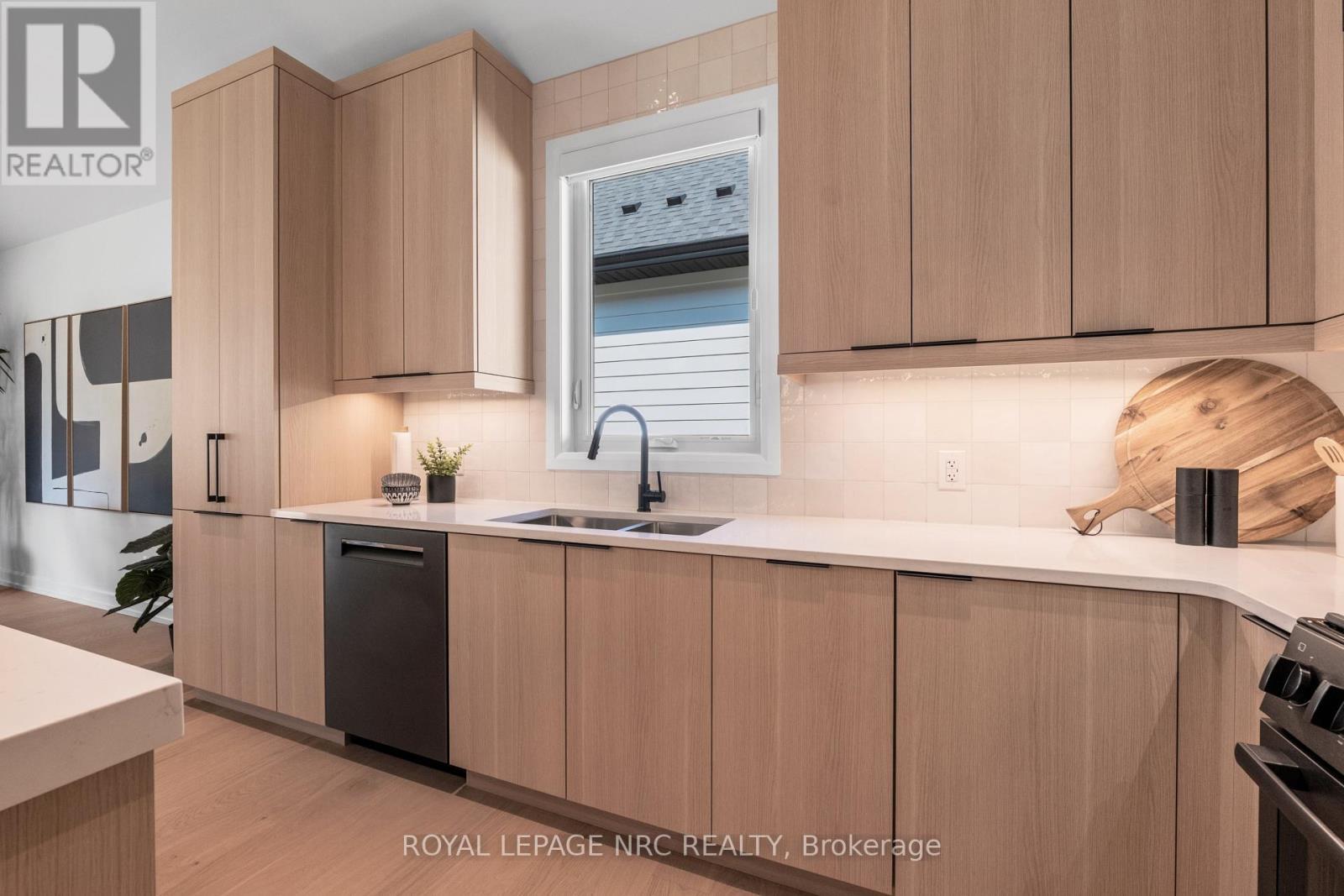 












4 PAGE STREET

,
Pelham (Fonthill),




Ontario
L3E0X3

