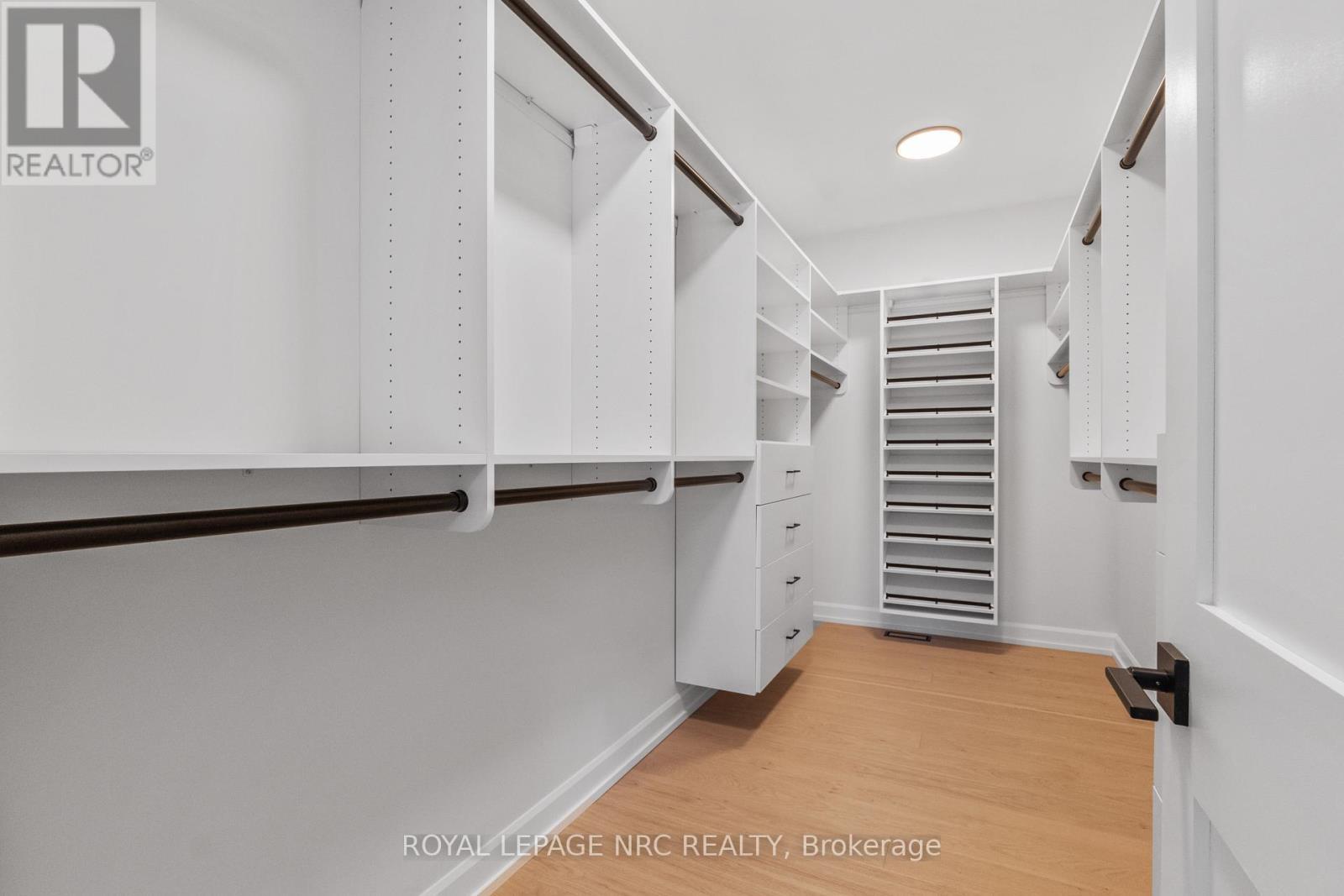 












4 PAGE STREET

,
Pelham (Fonthill),




Ontario
L3E0X3

