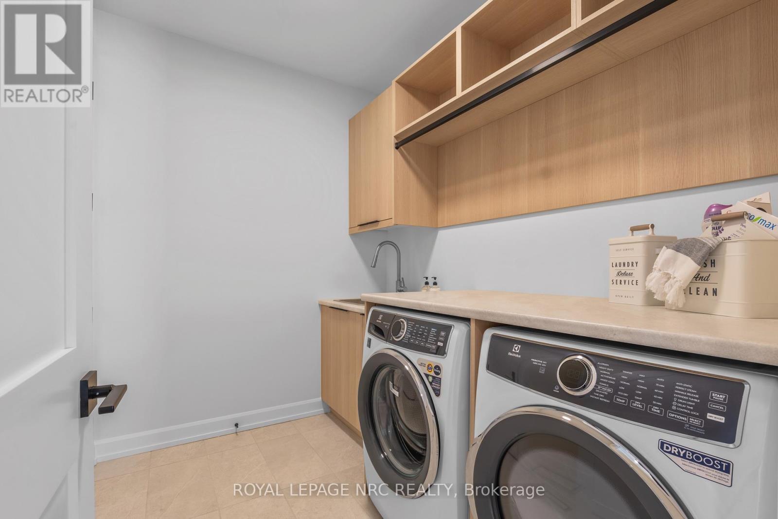 












4 PAGE STREET

,
Pelham (Fonthill),




Ontario
L3E0X3

