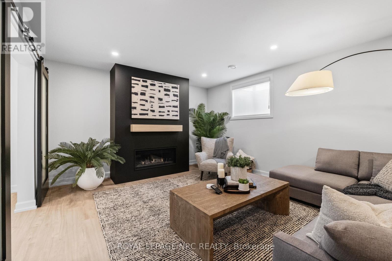 












4 PAGE STREET

,
Pelham (Fonthill),




Ontario
L3E0X3

