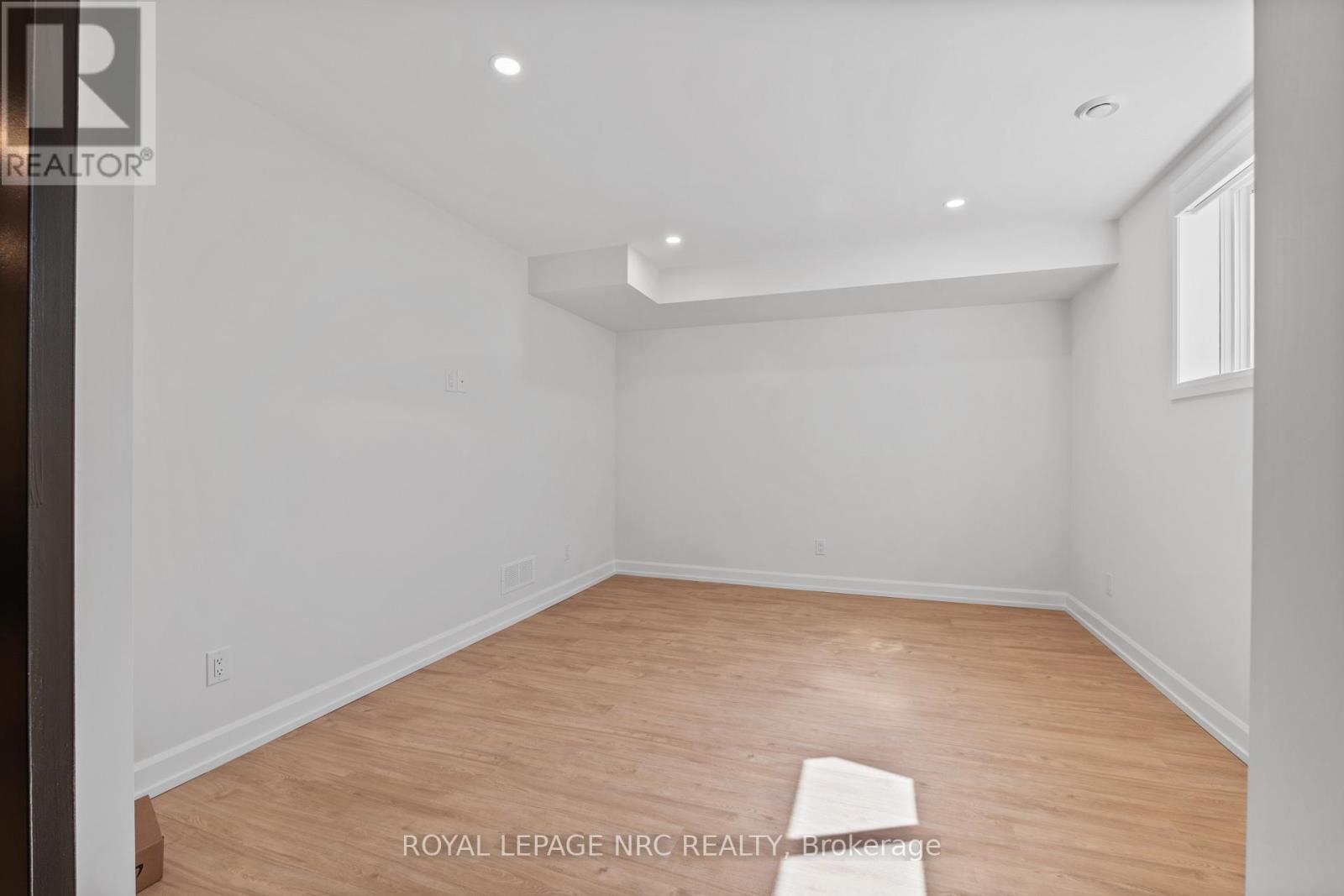 












4 PAGE STREET

,
Pelham (Fonthill),




Ontario
L3E0X3

