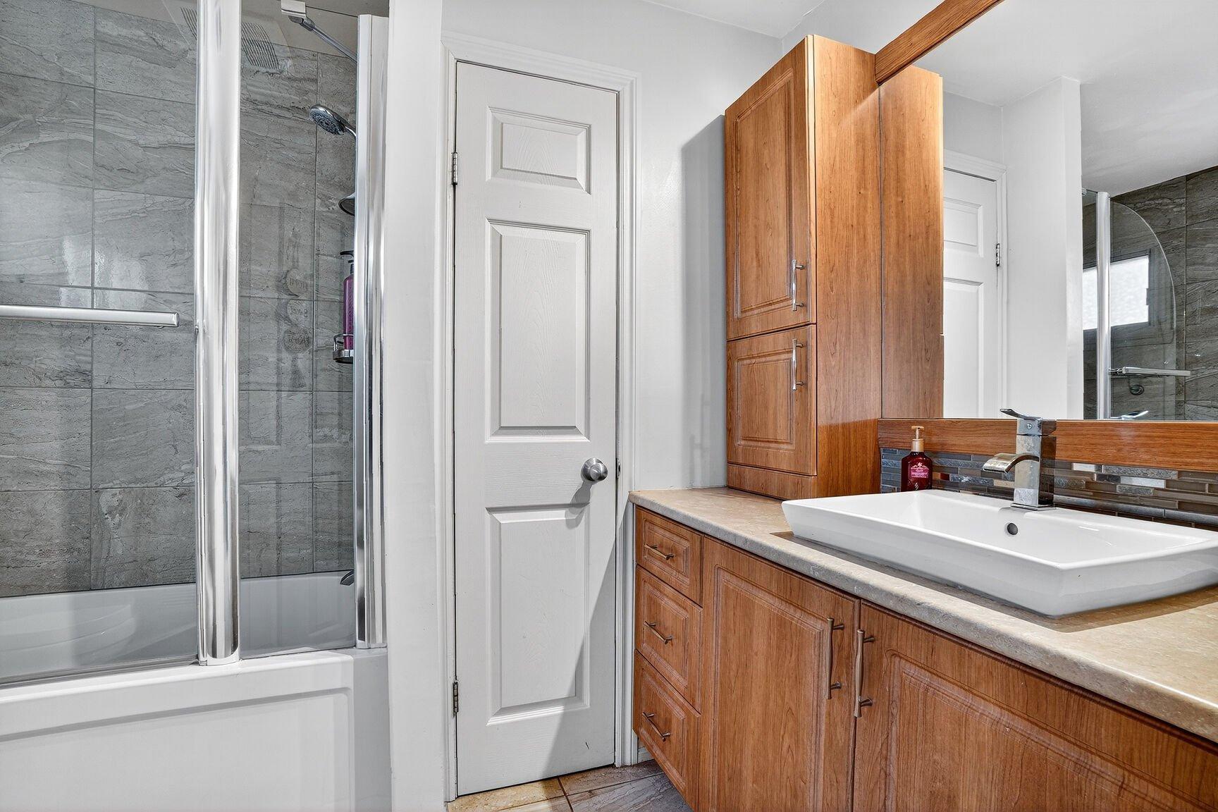 









502


Rue Lahaie

,
Laval (Pont-Viau),




QC
H7G3B9

