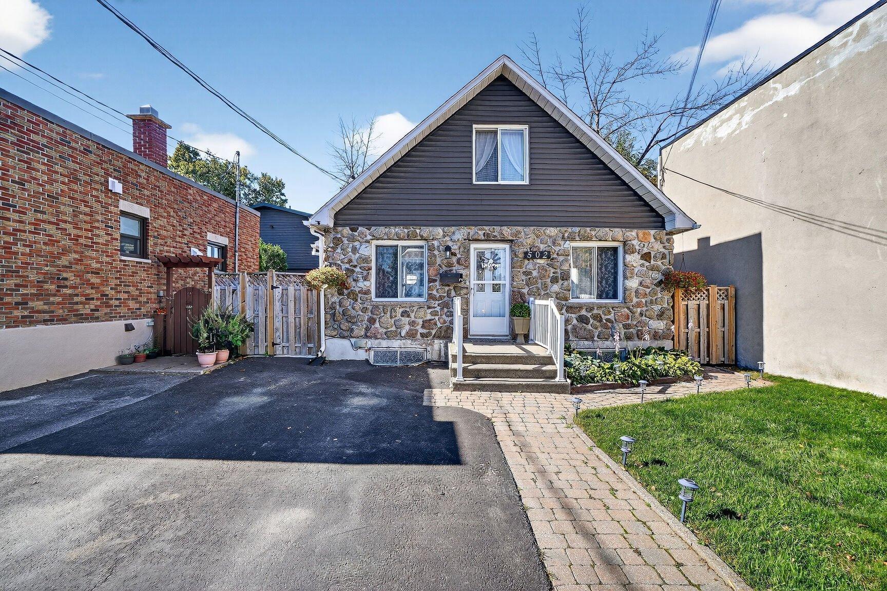 









502


Rue Lahaie

,
Laval (Pont-Viau),




QC
H7G3B9

