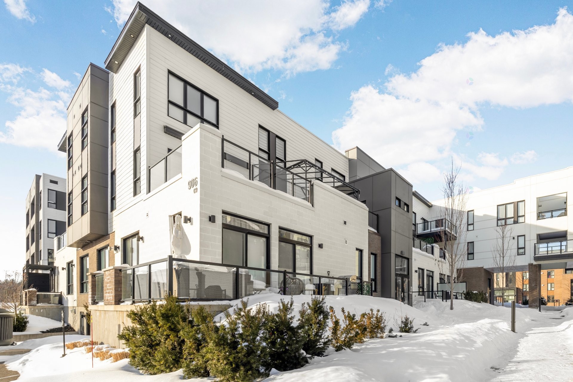 









906


Av. Pierre-Dansereau

, 208,
Terrebonne (Terrebonne),




QC
J6Y0N3

