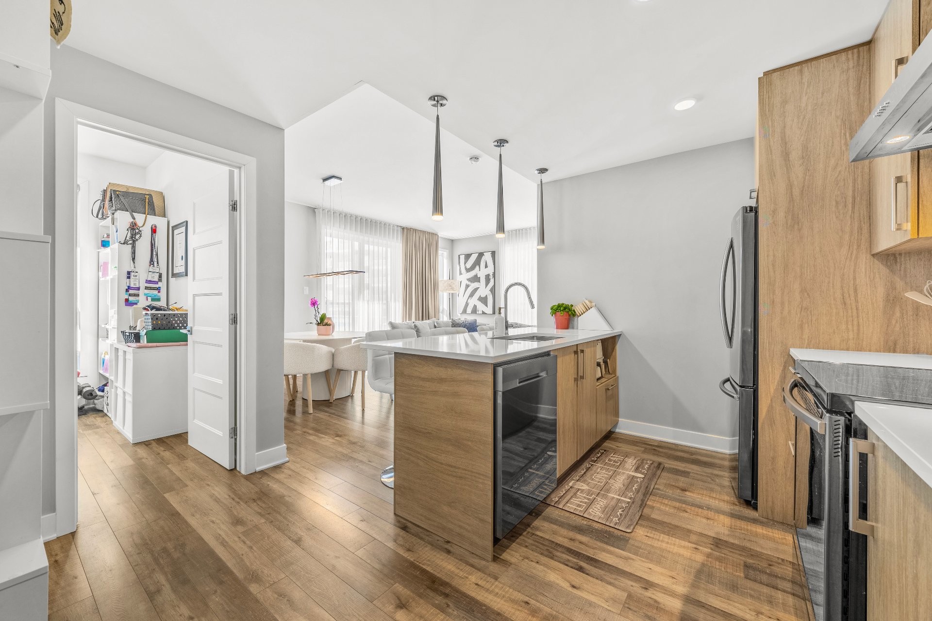 









906


Av. Pierre-Dansereau

, 208,
Terrebonne (Terrebonne),




QC
J6Y0N3

