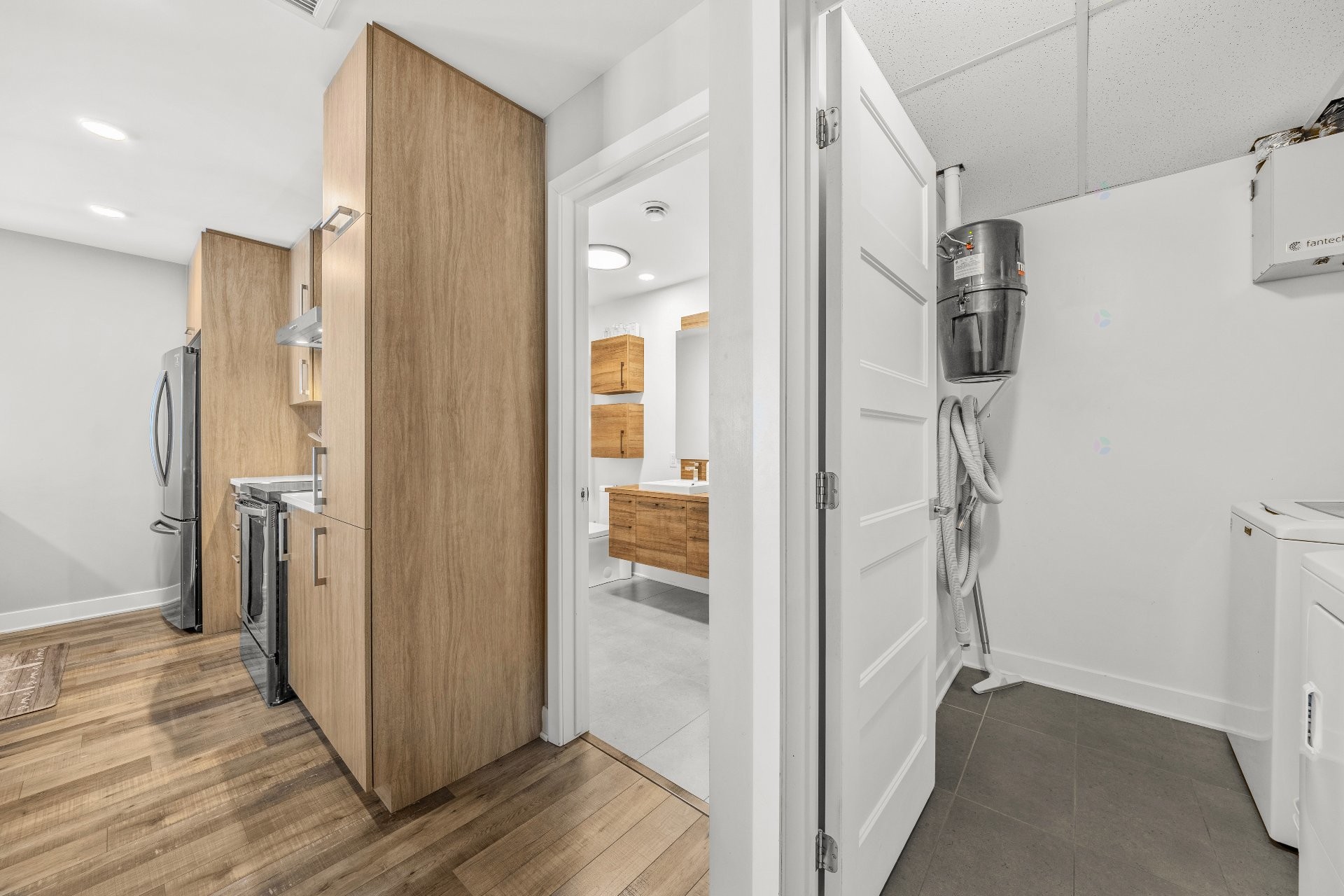 









906


Av. Pierre-Dansereau

, 208,
Terrebonne (Terrebonne),




QC
J6Y0N3

