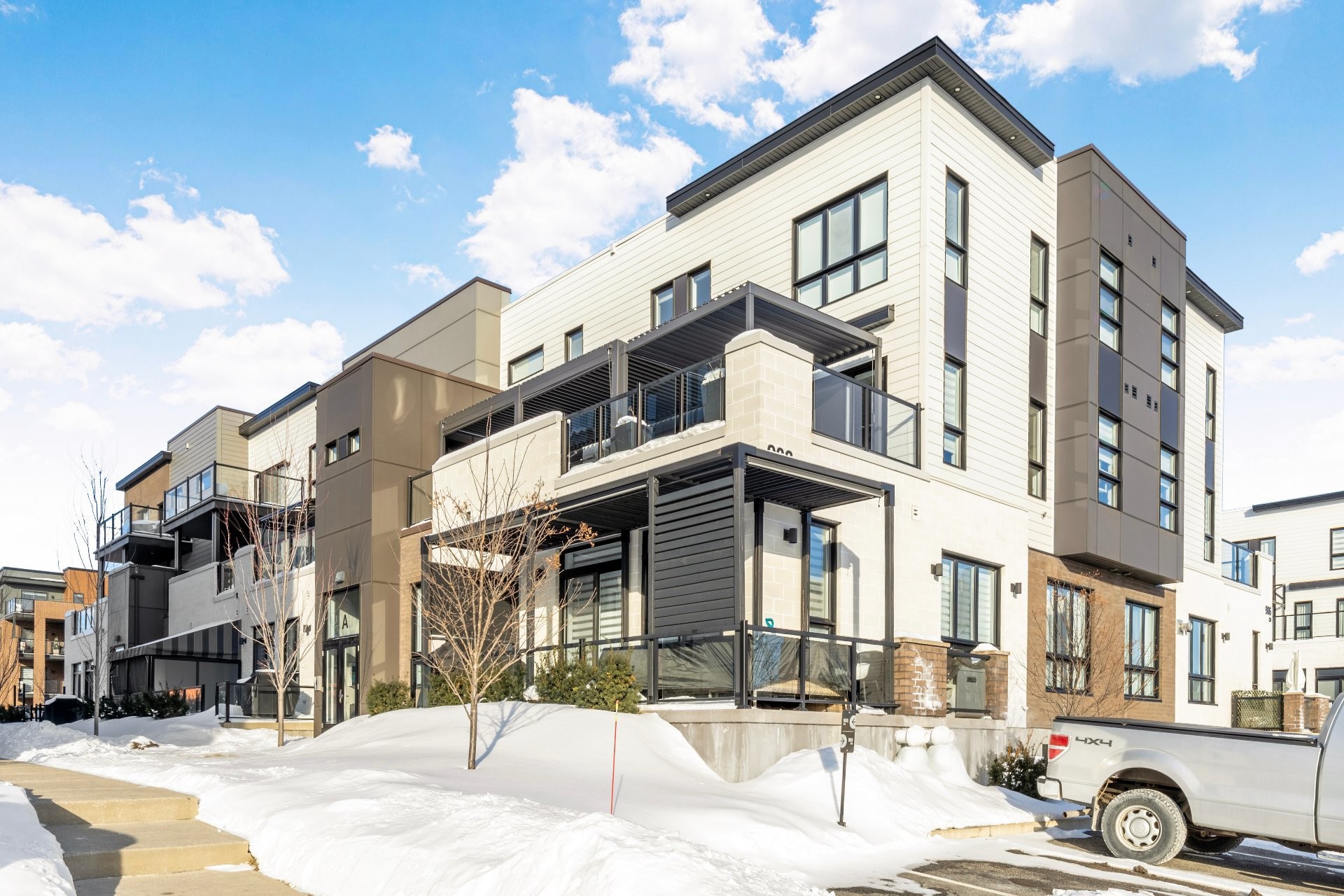 









906


Av. Pierre-Dansereau

, 208,
Terrebonne (Terrebonne),




QC
J6Y0N3

