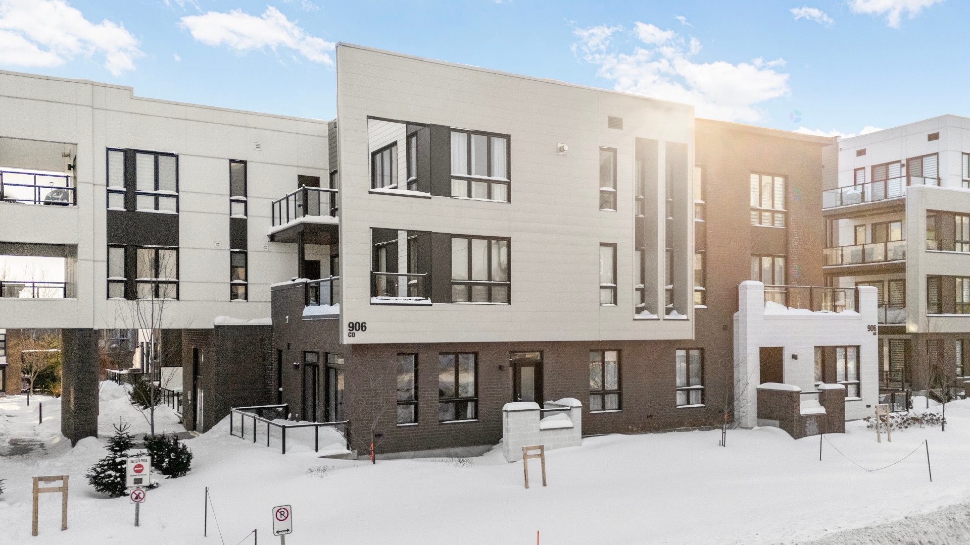 









906


Av. Pierre-Dansereau

, 208,
Terrebonne (Terrebonne),




QC
J6Y0N3


