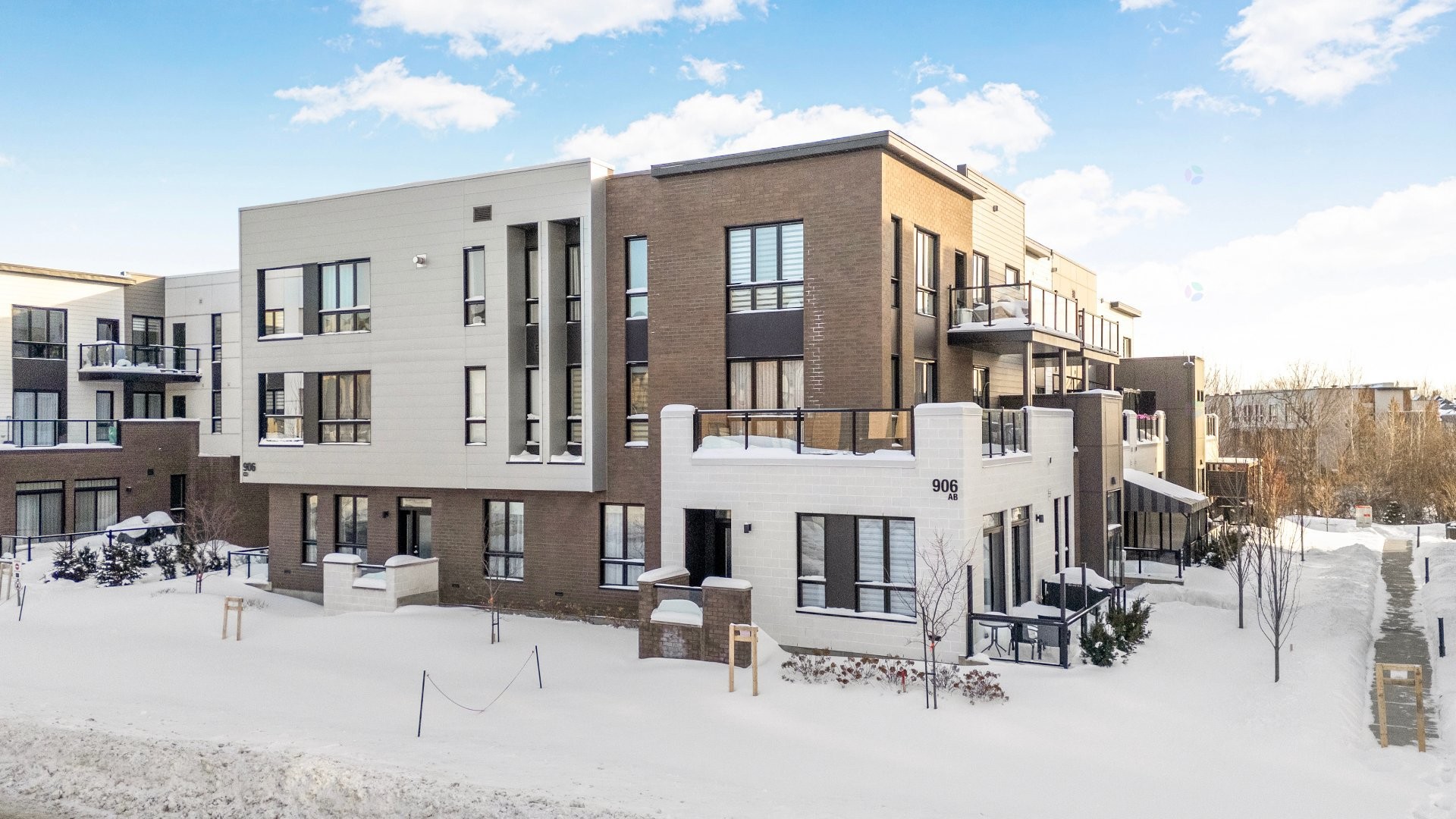 









906


Av. Pierre-Dansereau

, 208,
Terrebonne (Terrebonne),




QC
J6Y0N3


