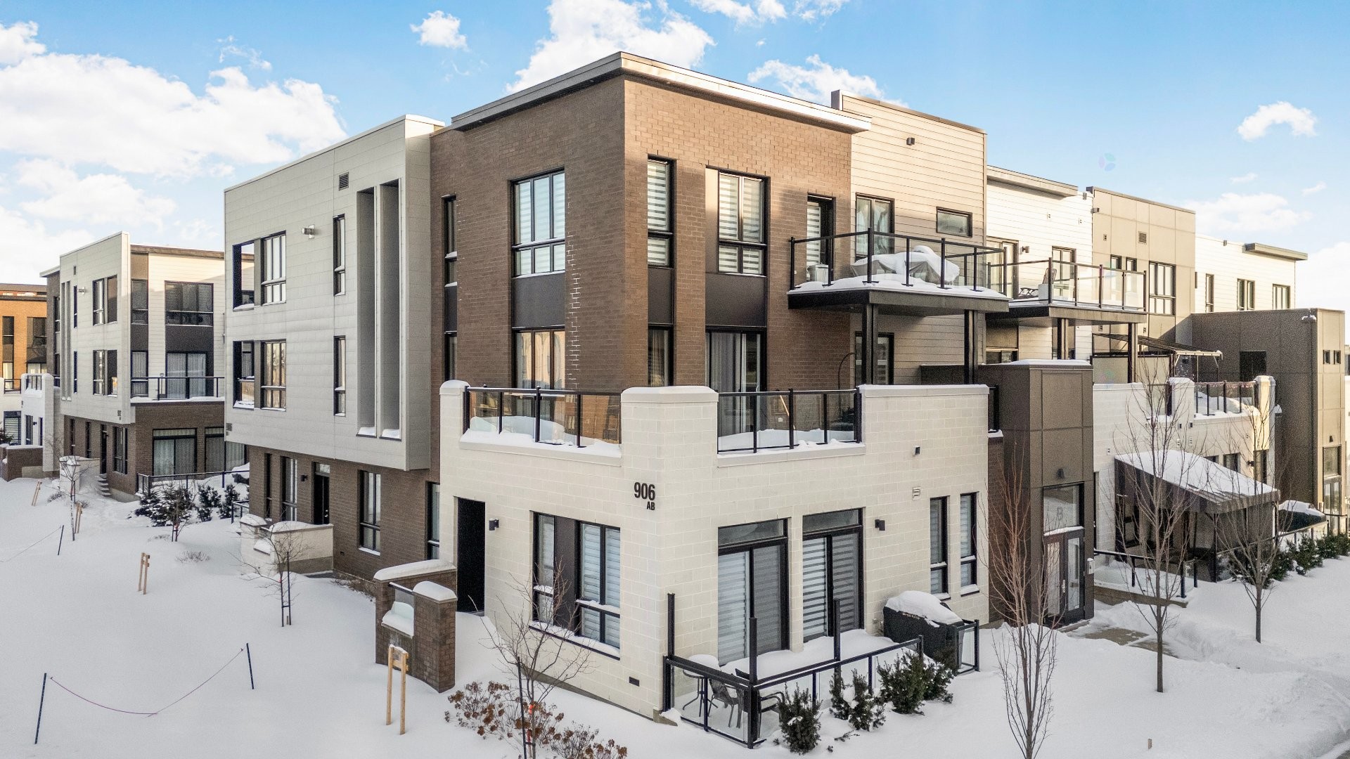 









906


Av. Pierre-Dansereau

, 208,
Terrebonne (Terrebonne),




QC
J6Y0N3

