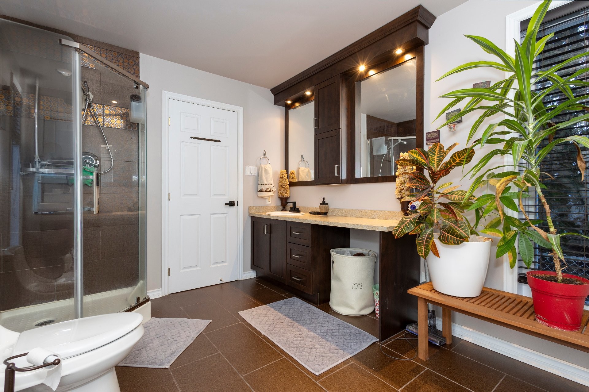 









380


Rue Antoine-Plamondon

,
Laval (Sainte-Rose),




QC
H7L5K6

