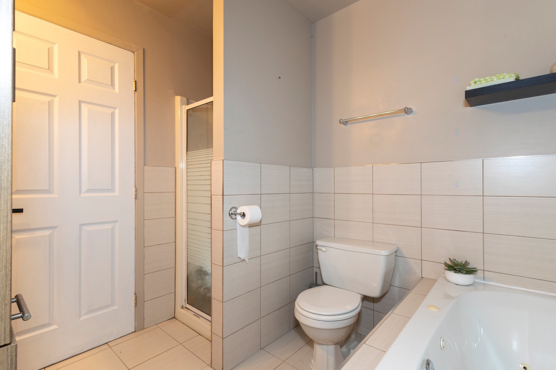 









380


Rue Antoine-Plamondon

,
Laval (Sainte-Rose),




QC
H7L5K6

