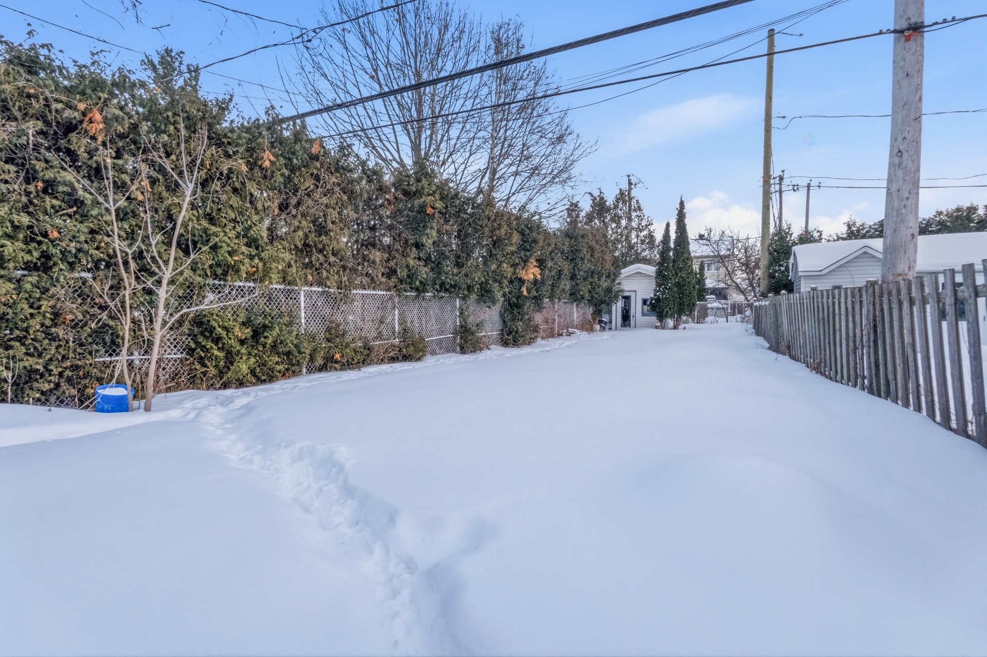 









380


Rue Antoine-Plamondon

,
Laval (Sainte-Rose),




QC
H7L5K6

