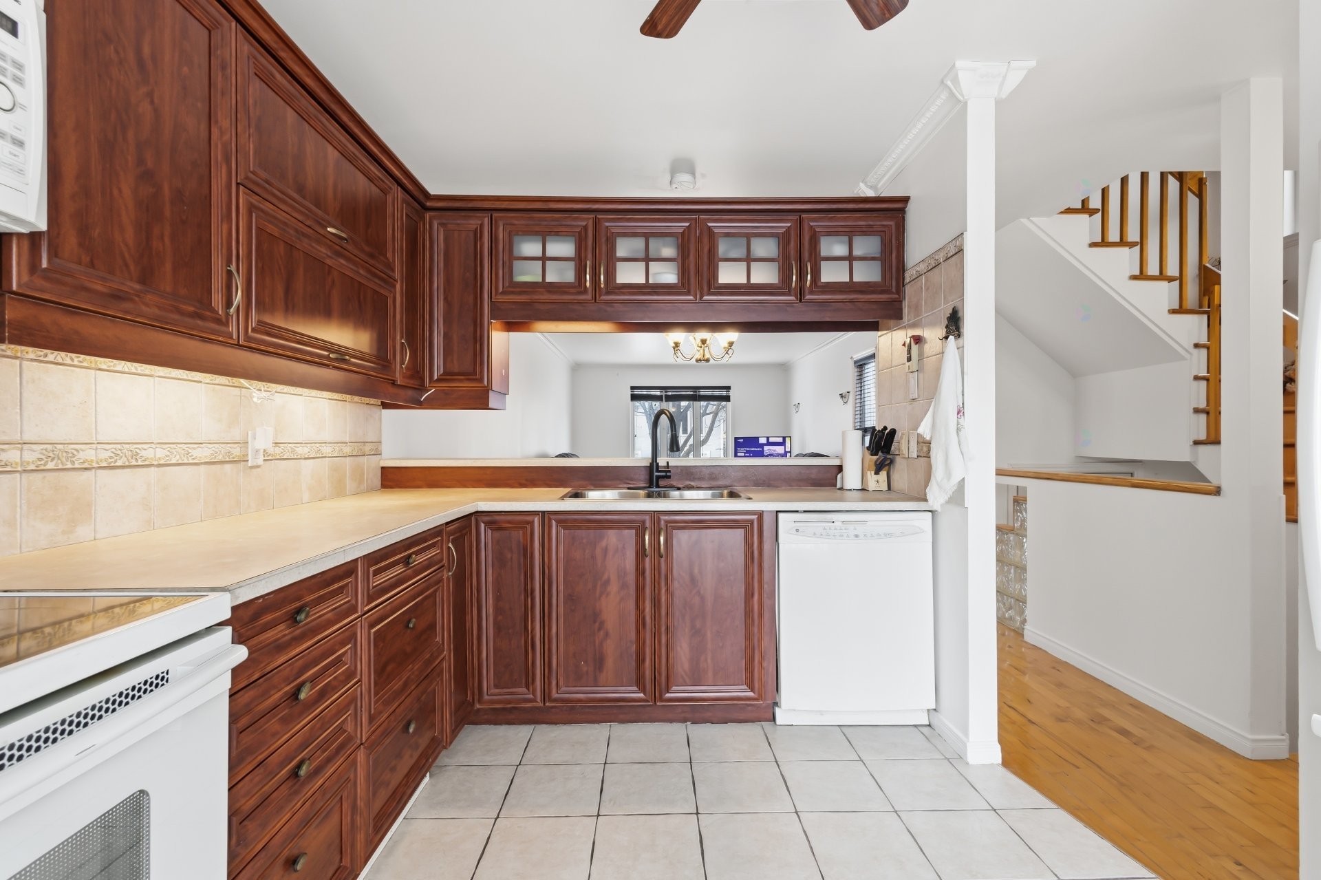 









380


Rue Antoine-Plamondon

,
Laval (Sainte-Rose),




QC
H7L5K6

