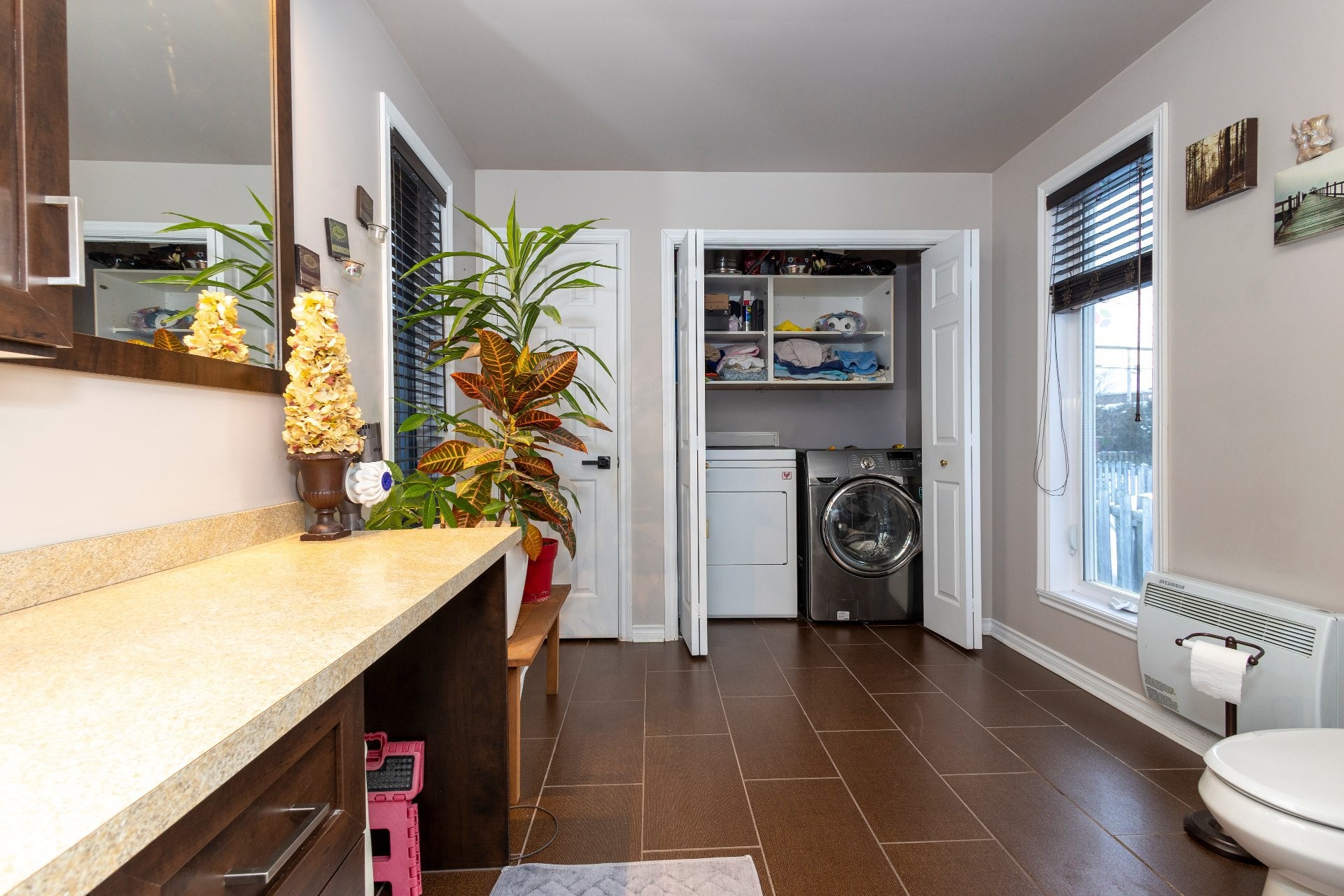 









380


Rue Antoine-Plamondon

,
Laval (Sainte-Rose),




QC
H7L5K6

