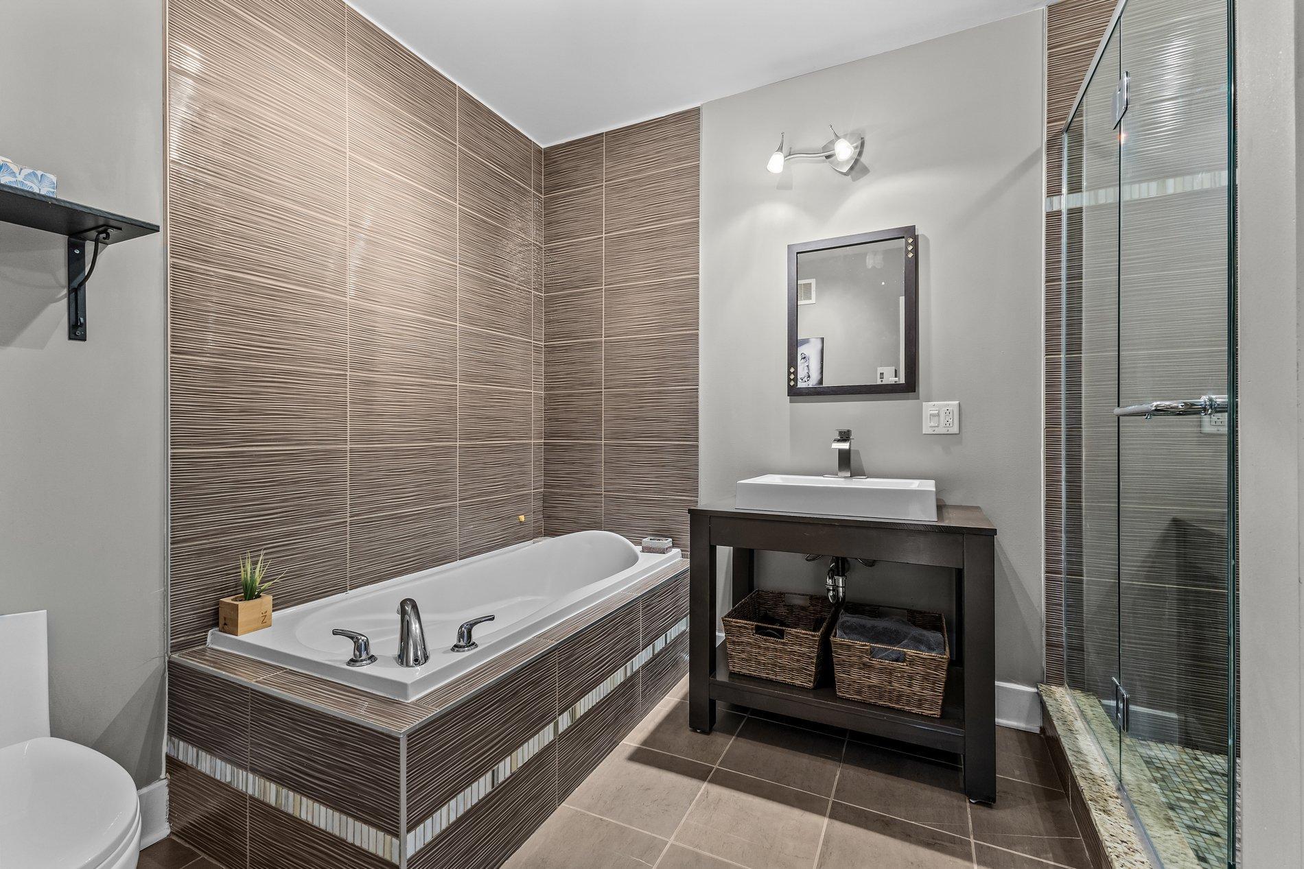 









10212


Rue Lajeunesse

, 305,
Montréal (Ahuntsic-Cartierville),




QC
H3L2E2

