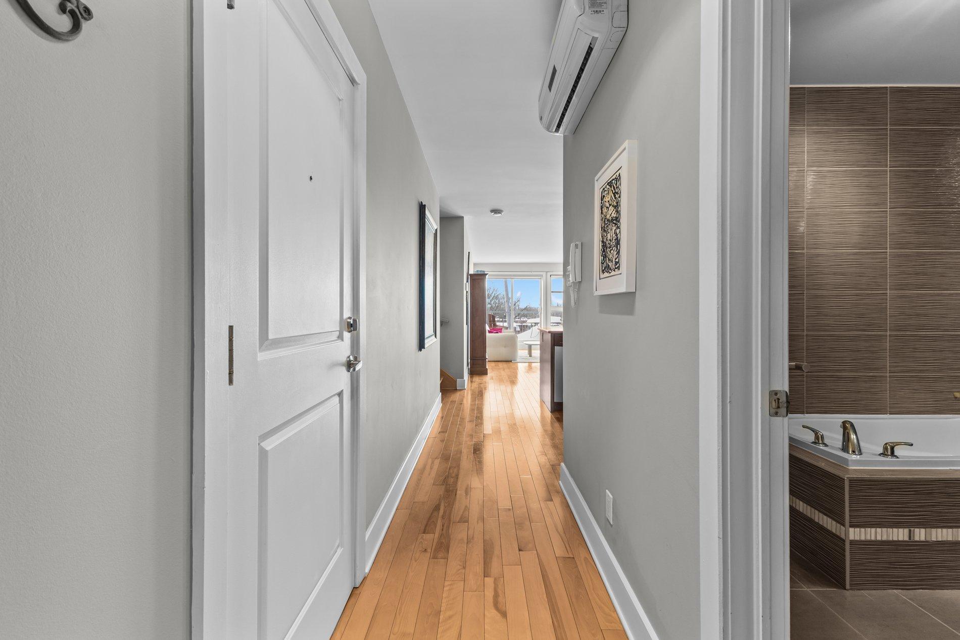 









10212


Rue Lajeunesse

, 305,
Montréal (Ahuntsic-Cartierville),




QC
H3L2E2

