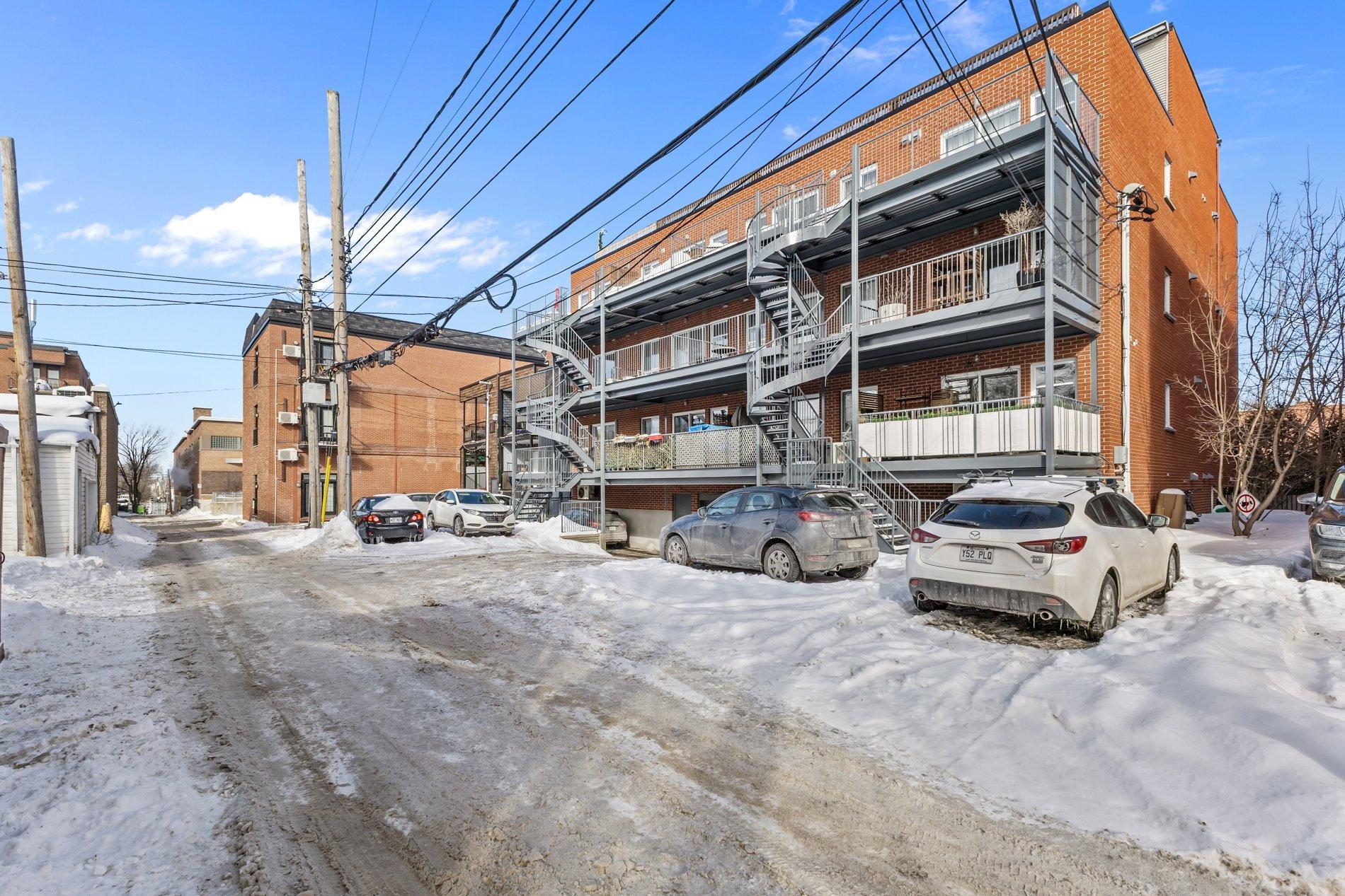









10212


Rue Lajeunesse

, 305,
Montréal (Ahuntsic-Cartierville),




QC
H3L2E2


