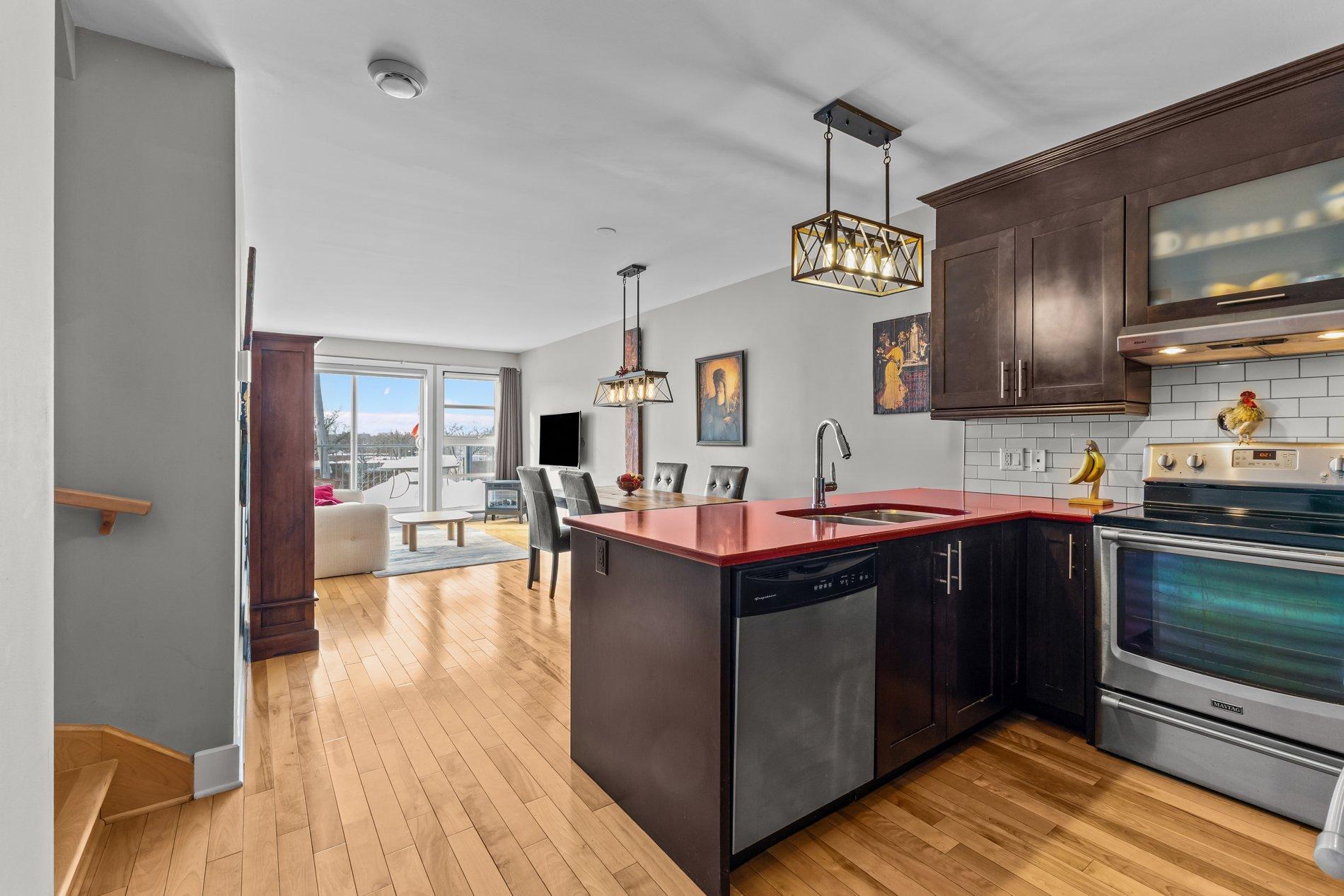 









10212


Rue Lajeunesse

, 305,
Montréal (Ahuntsic-Cartierville),




QC
H3L2E2

