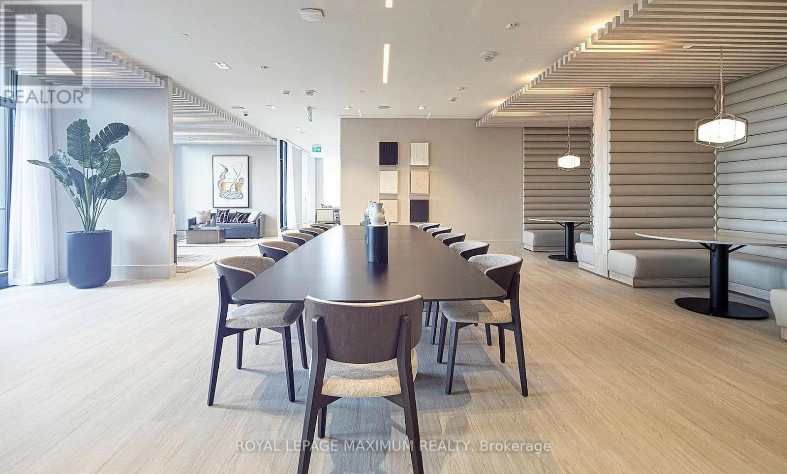 












201 - 2020 BATHURST STREET

,
Toronto,




Ontario
M5P0A6

