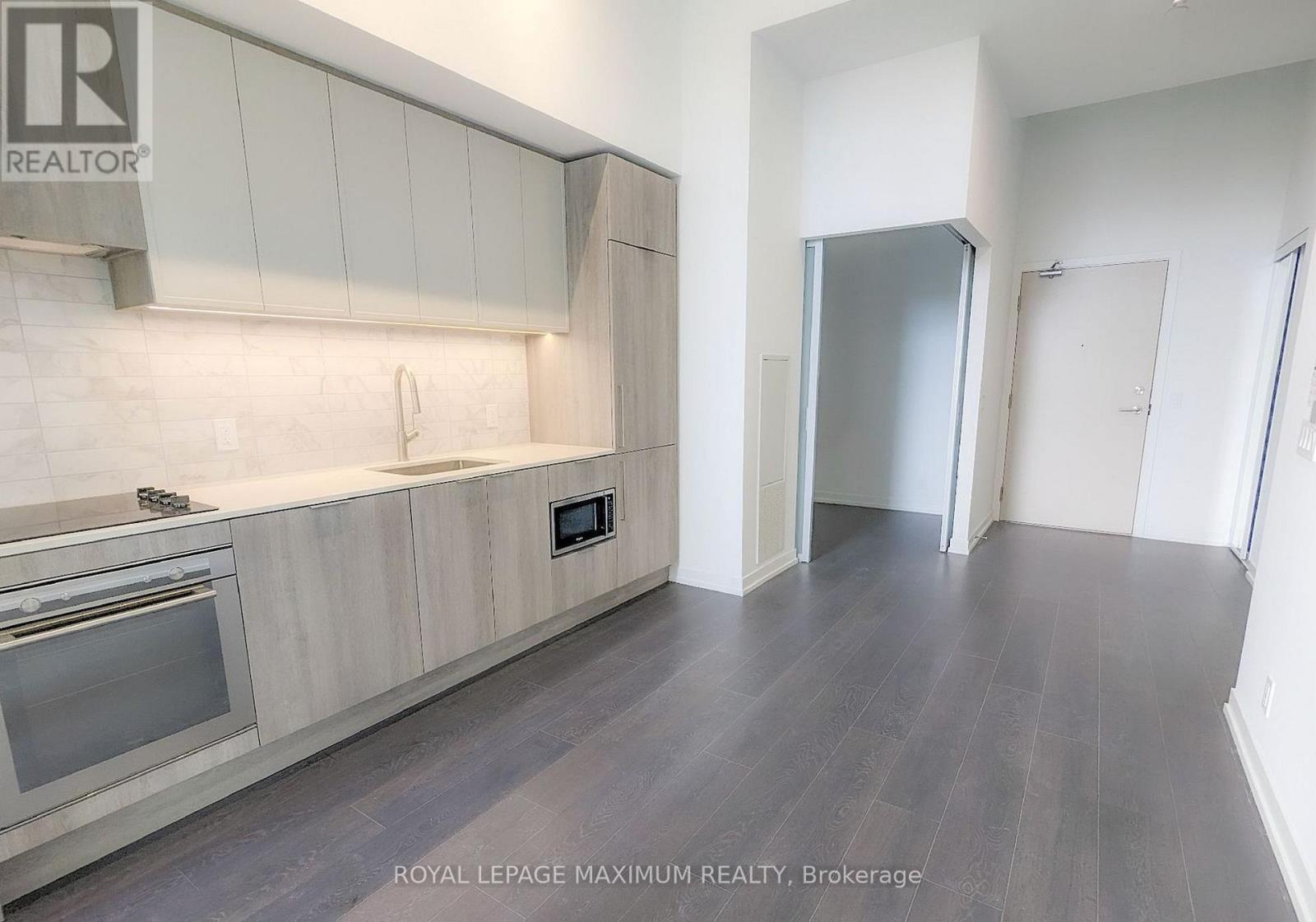 












201 - 2020 BATHURST STREET

,
Toronto,




Ontario
M5P0A6

