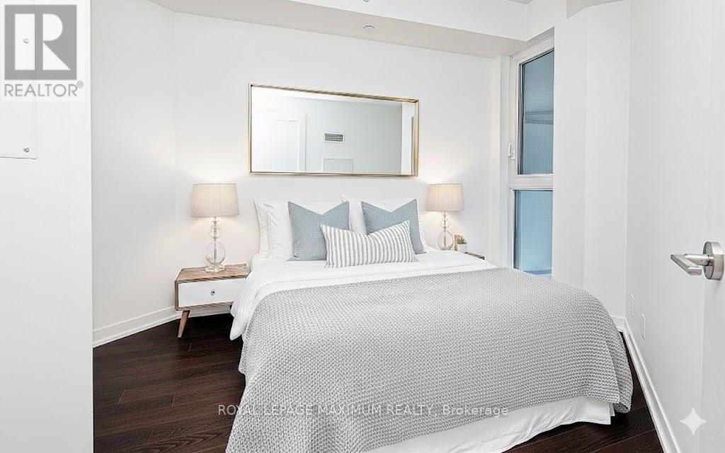 












201 - 2020 BATHURST STREET

,
Toronto,




Ontario
M5P0A6

