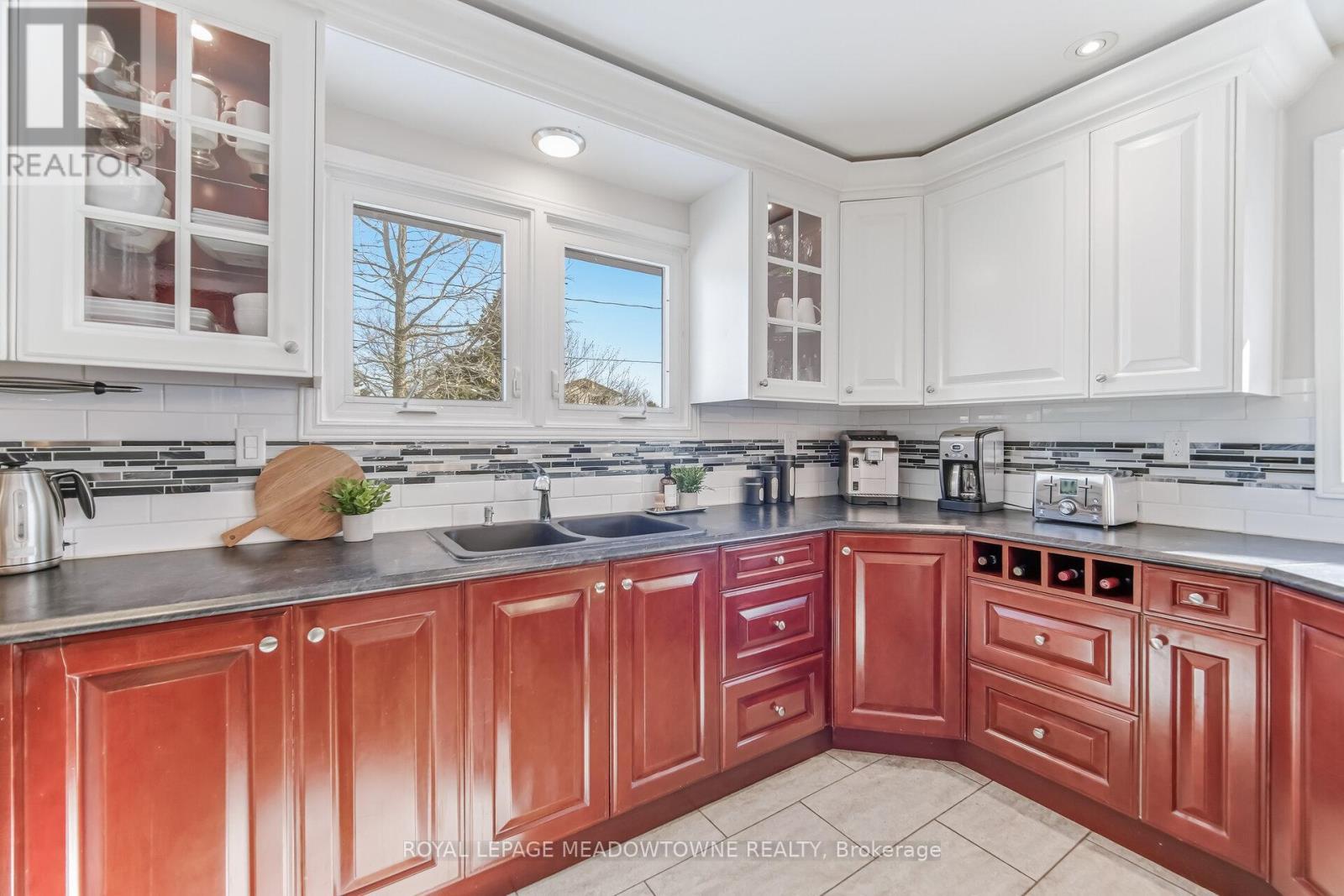 












245 QUEEN STREET

,
Guelph/Eramosa,




Ontario
N0B2K0

