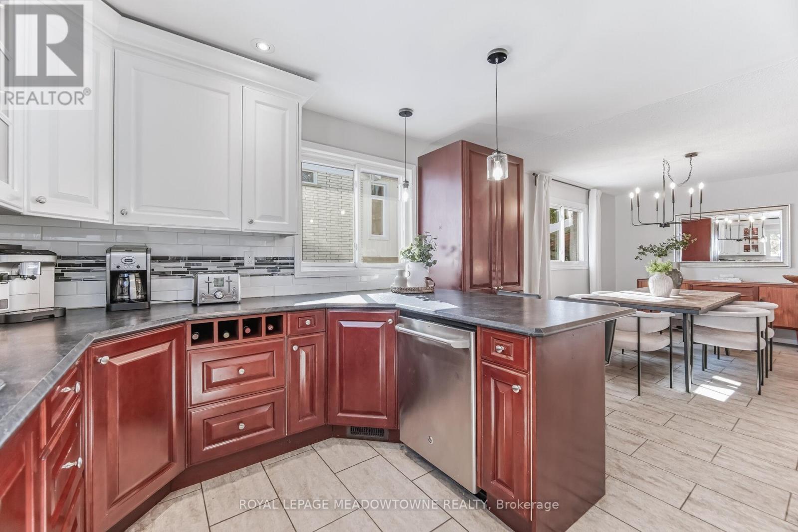 












245 QUEEN STREET

,
Guelph/Eramosa,




Ontario
N0B2K0

