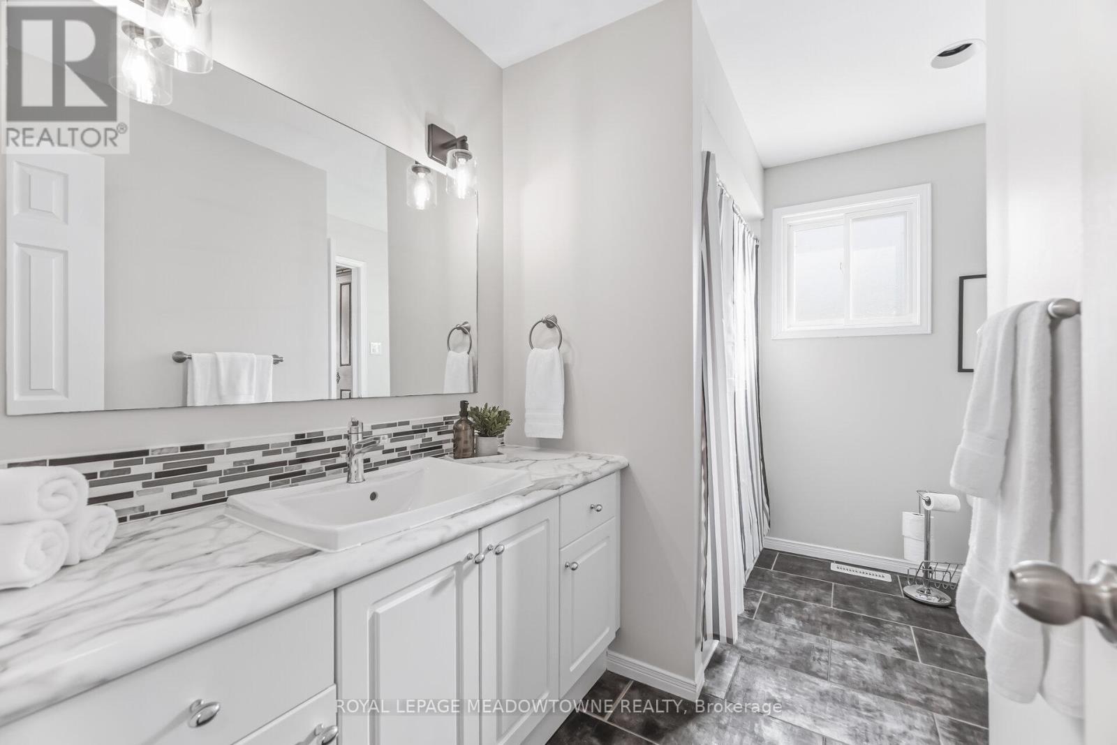 












245 QUEEN STREET

,
Guelph/Eramosa,




Ontario
N0B2K0

