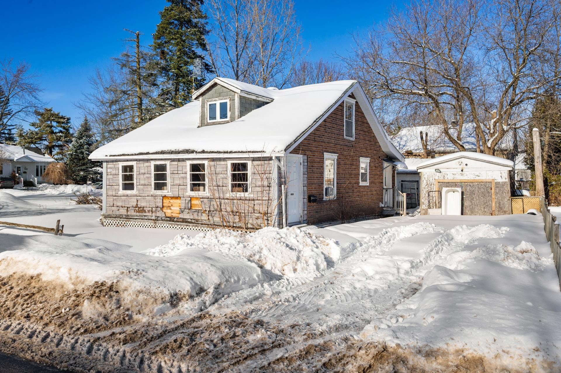 









203


Rue d'Oxford

,
Otterburn Park,







QC
J3H1E8

