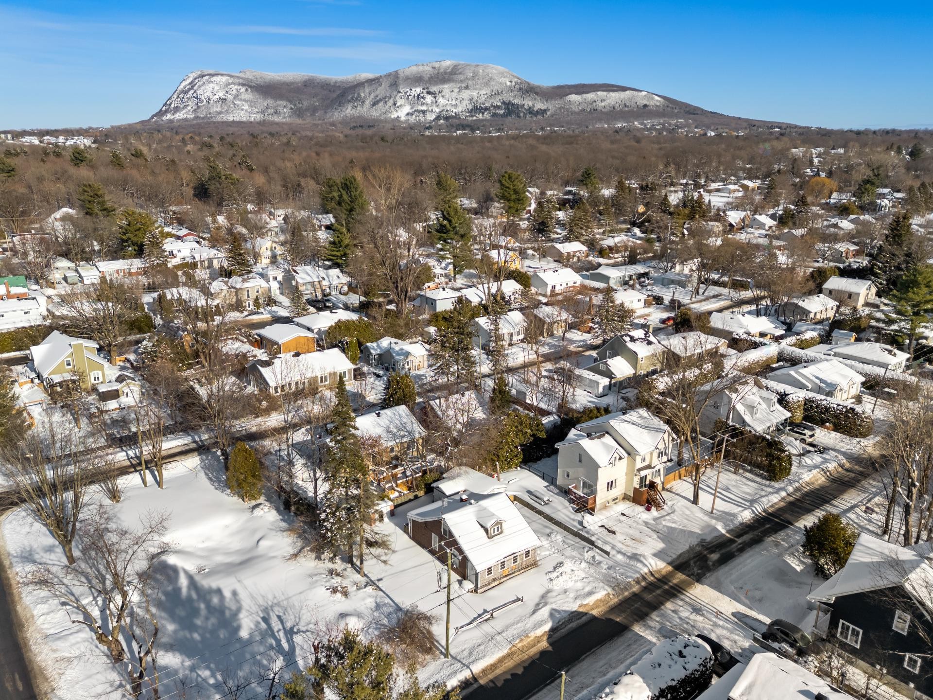 









203


Rue d'Oxford

,
Otterburn Park,







QC
J3H1E8

