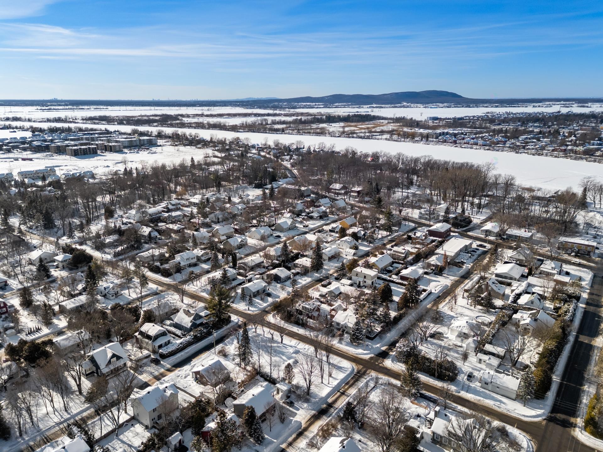 









203


Rue d'Oxford

,
Otterburn Park,







QC
J3H1E8

