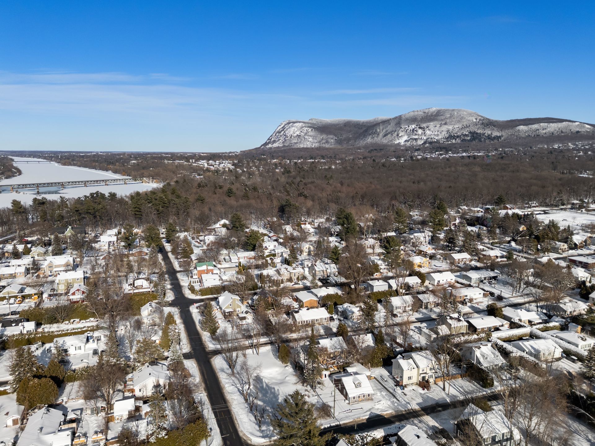 









203


Rue d'Oxford

,
Otterburn Park,







QC
J3H1E8

