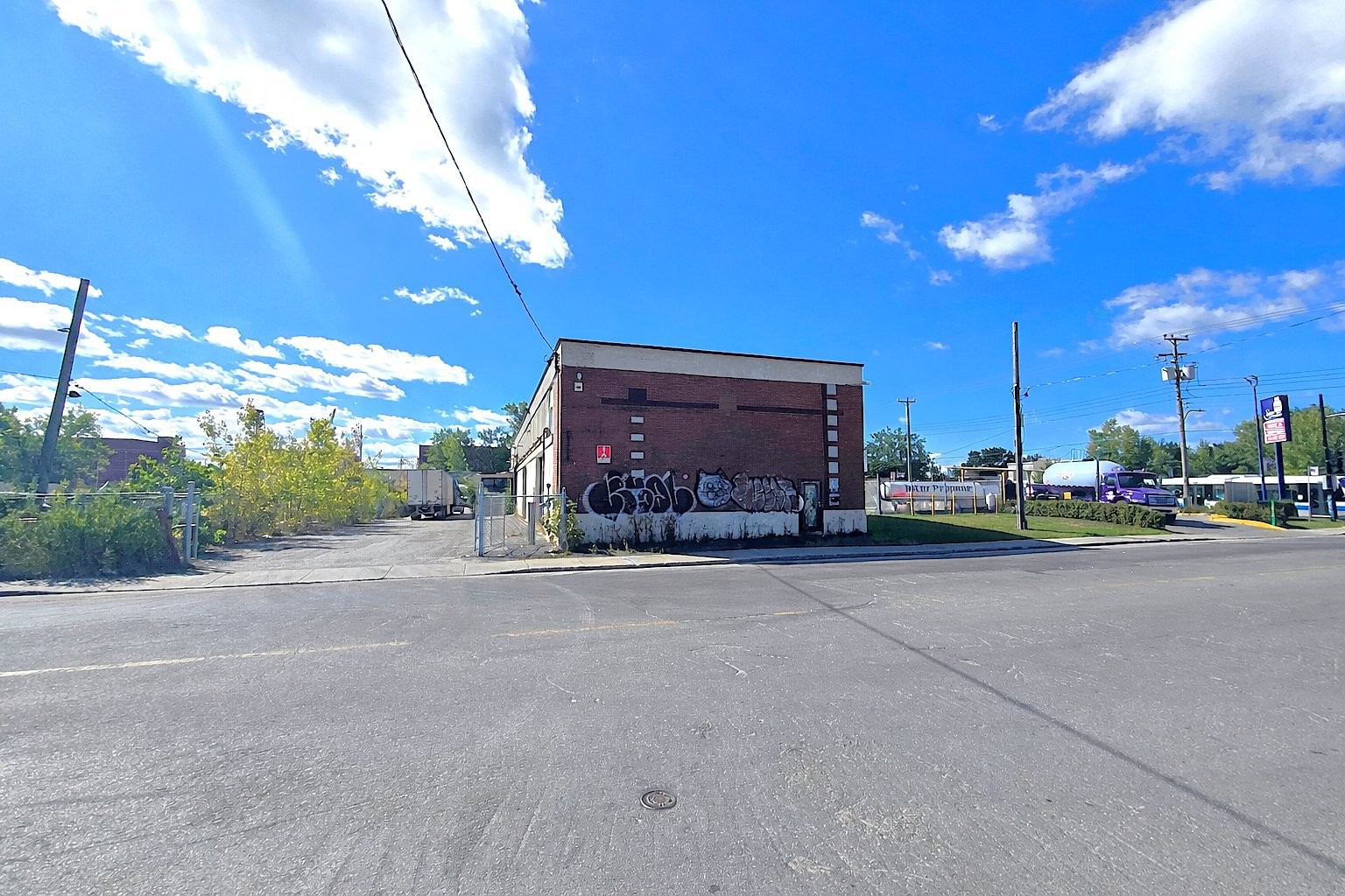 









9470


Rue Jean-Milot

,
Montréal (LaSalle),




QC
H8R1Y3

