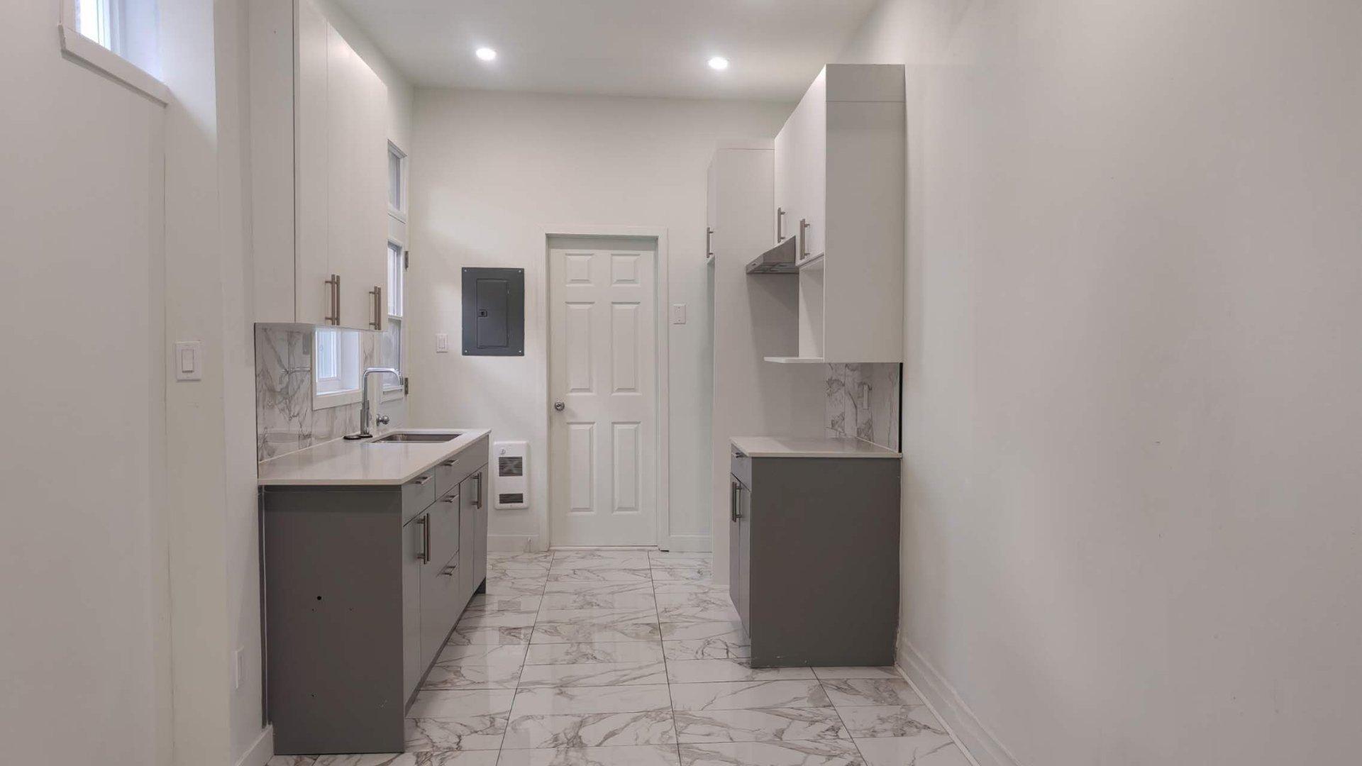 









3835


Rue Rivard

,
Montréal (Le Plateau-Mont-Royal),




QC
H2L4H8

