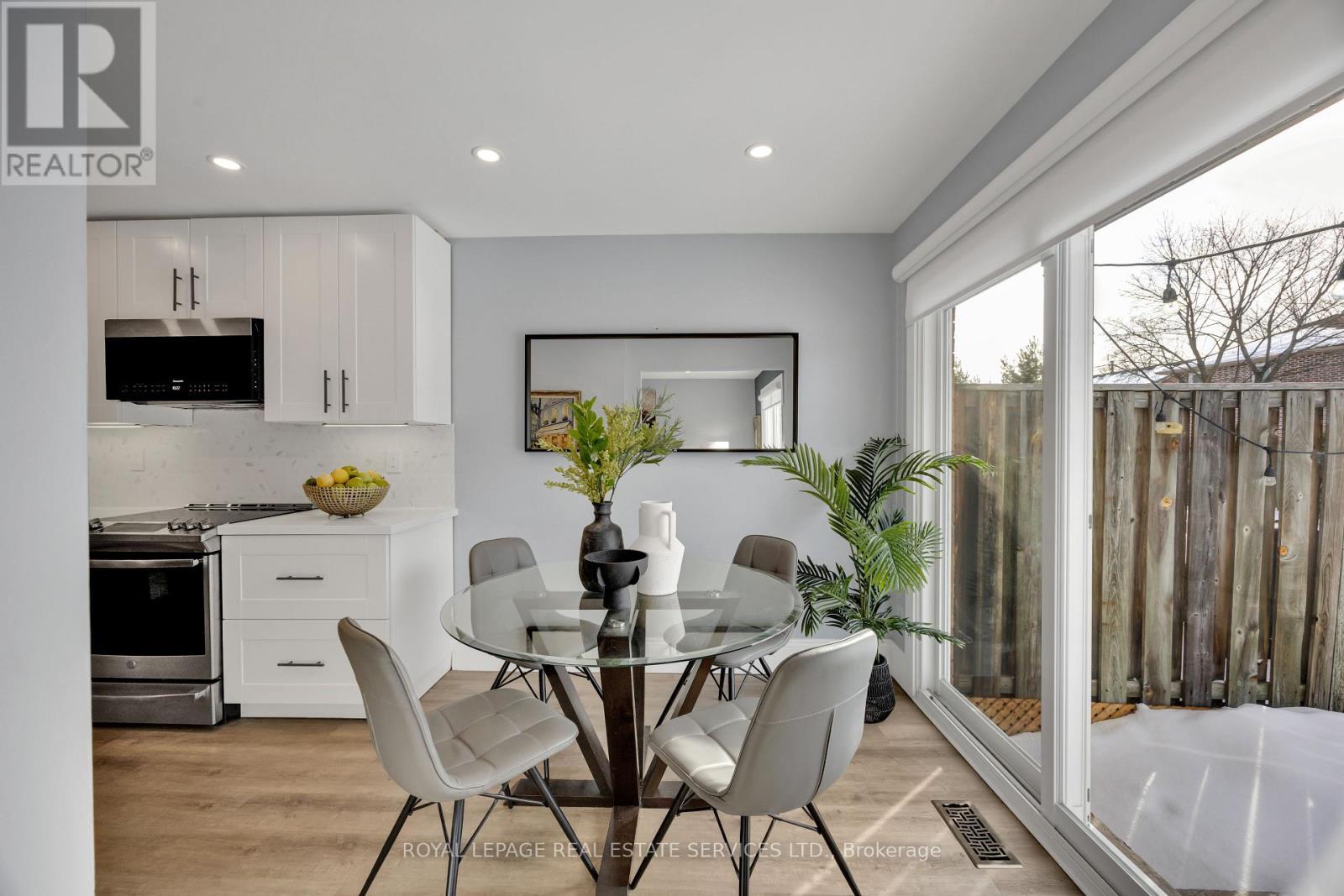 












284 RIMMINGTON DRIVE

,
Oakville,




Ontario
L6H3N5

