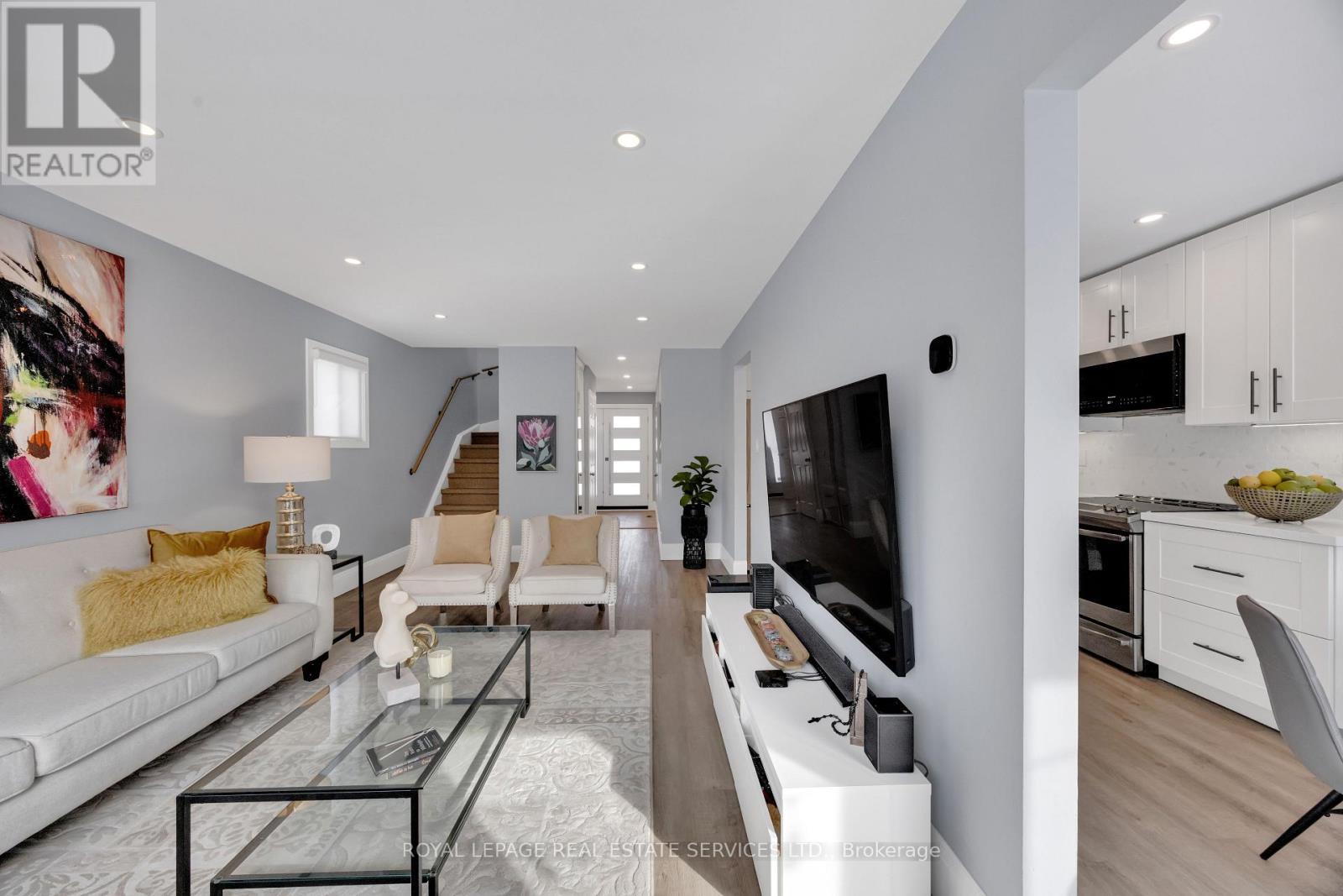 












284 RIMMINGTON DRIVE

,
Oakville,




Ontario
L6H3N5

