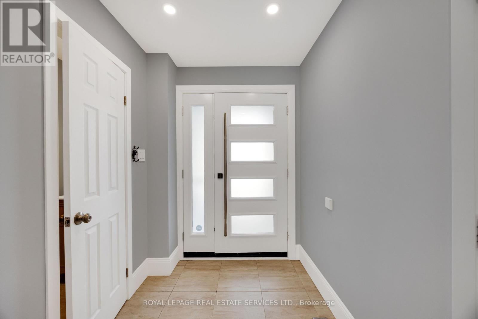 












284 RIMMINGTON DRIVE

,
Oakville,




Ontario
L6H3N5

