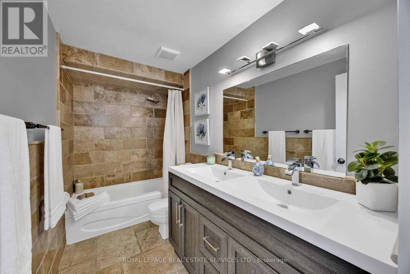 












284 RIMMINGTON DRIVE

,
Oakville,




Ontario
L6H3N5

