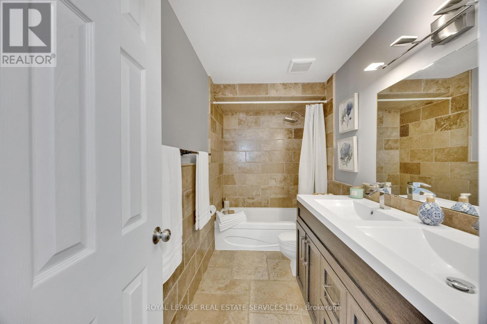 












284 RIMMINGTON DRIVE

,
Oakville,




Ontario
L6H3N5

